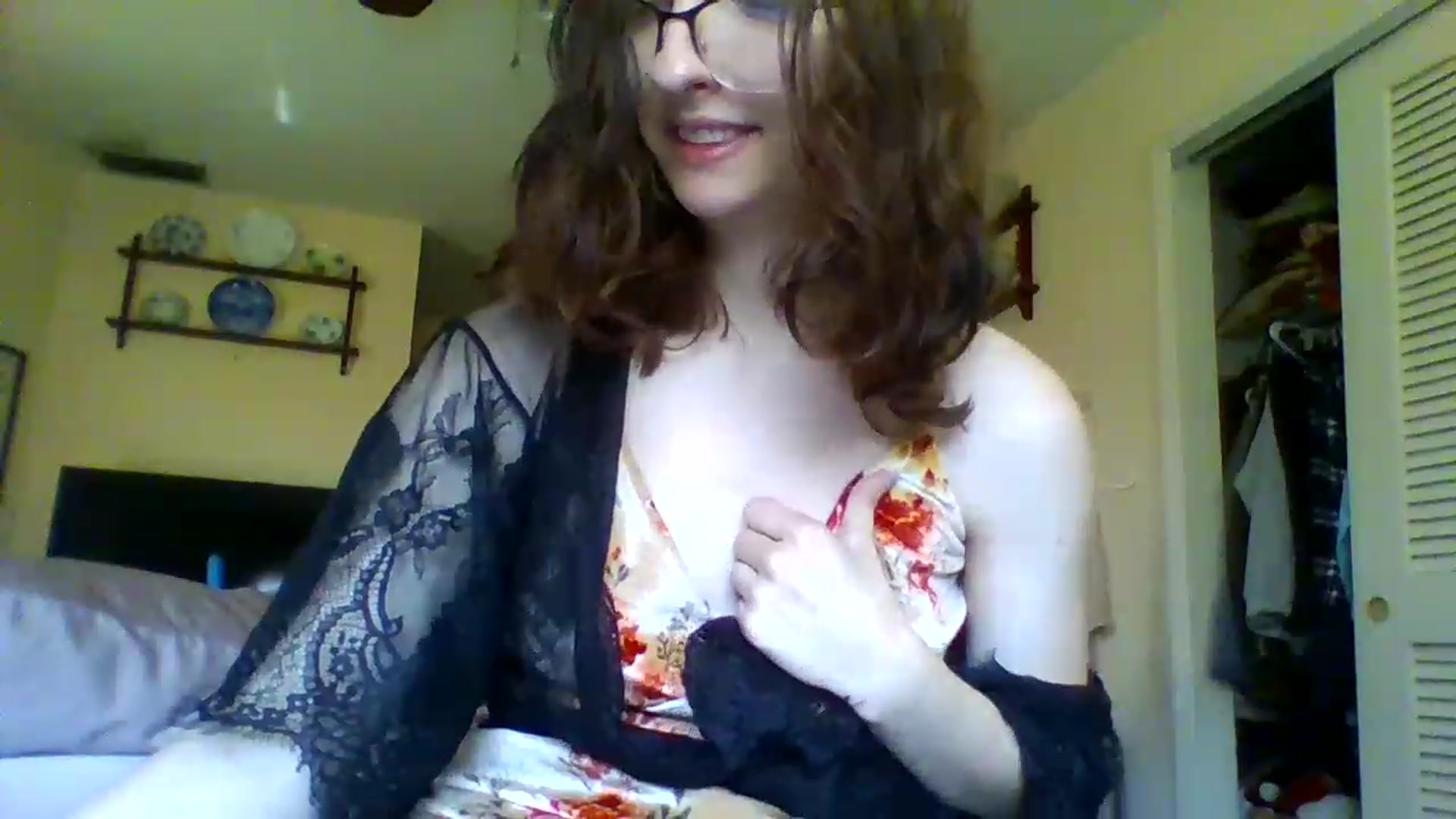 Gallery image thumbnail from LilLolaNymph's myfreecams stream on, 02/19/2023, 17:51 image 17 of 20