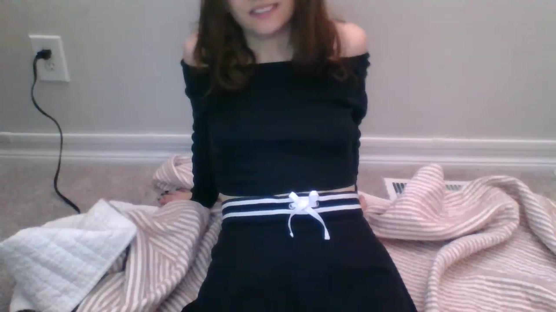 Gallery image thumbnail from LilLolaNymph's myfreecams stream on, 04/07/2023, 18:49 image 20 of 20