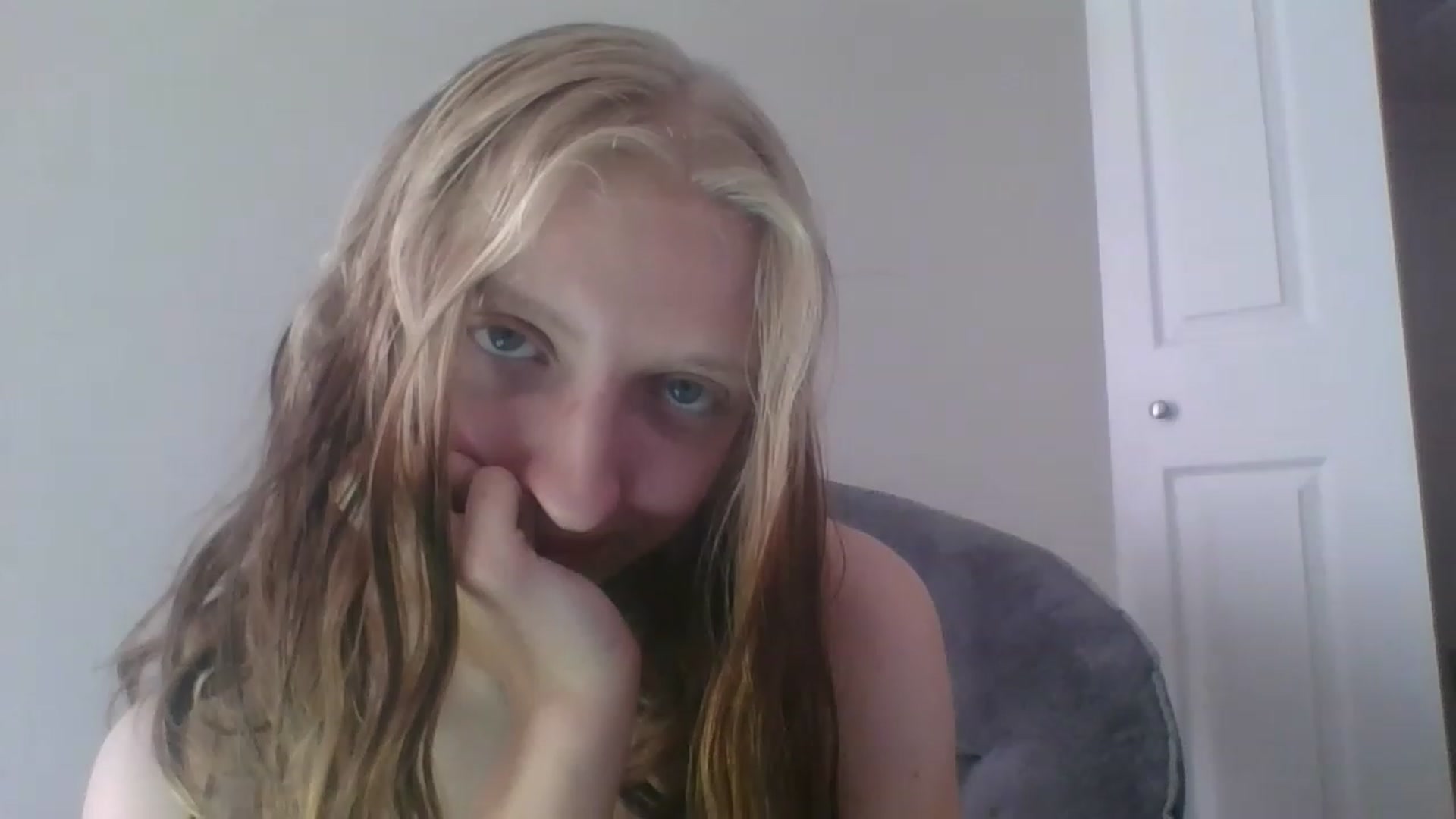 Gallery image thumbnail from LilLolaNymph's myfreecams stream on, 05/20/2023, 16:34 image 15 of 20