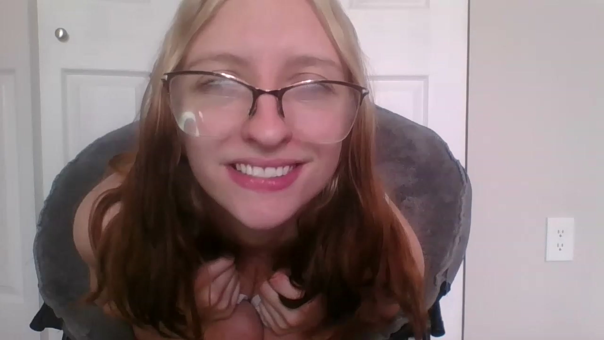 Gallery image thumbnail from LilLolaNymph's myfreecams stream on, 05/22/2023, 16:59 image 19 of 20