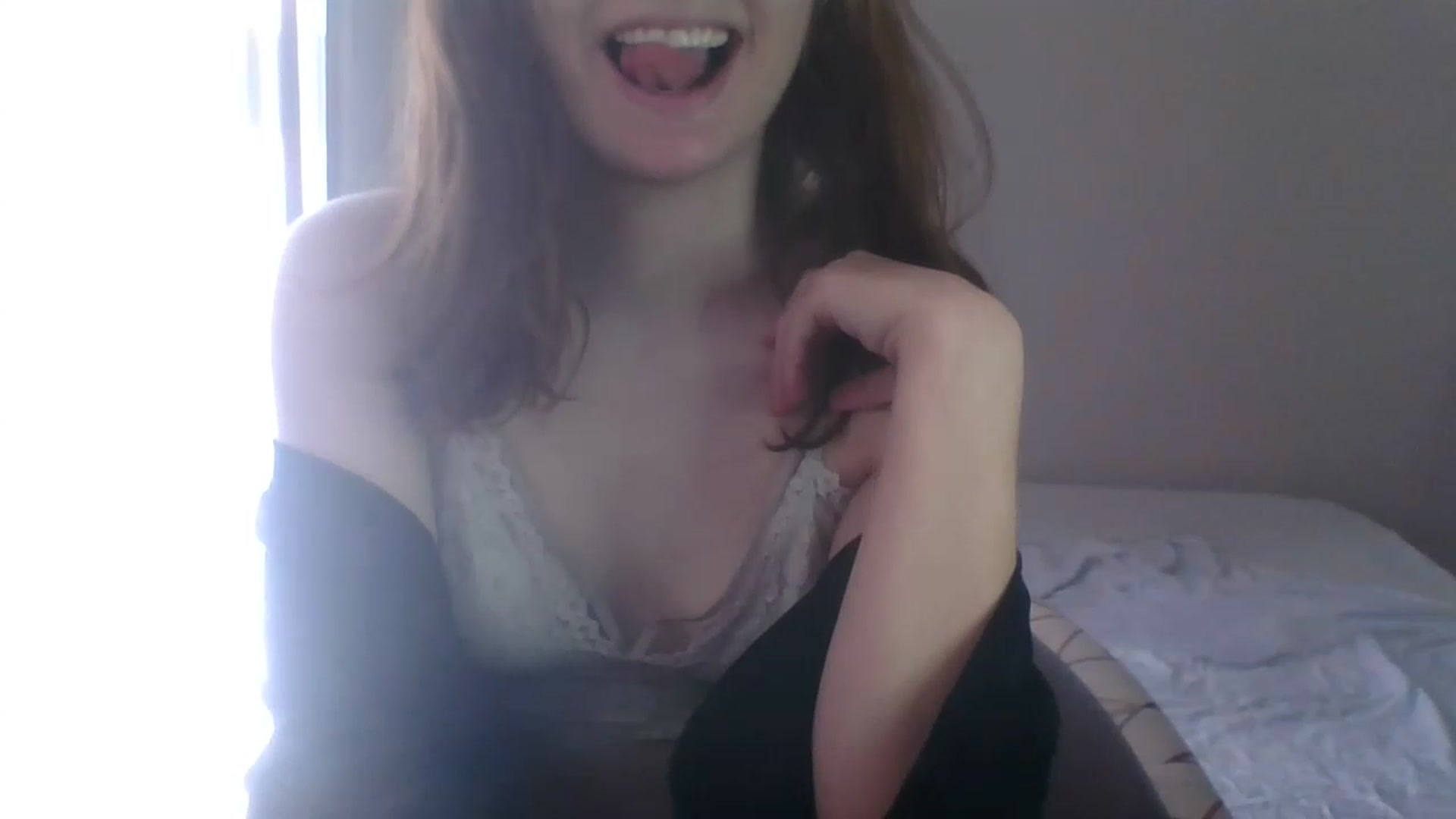 Gallery image thumbnail from LilLolaNymph's myfreecams stream on, 06/02/2023, 17:32 image 13 of 20