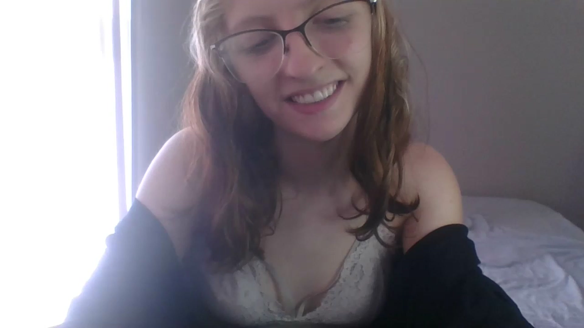 Gallery image thumbnail from LilLolaNymph's myfreecams stream on, 06/02/2023, 17:32 image 15 of 20