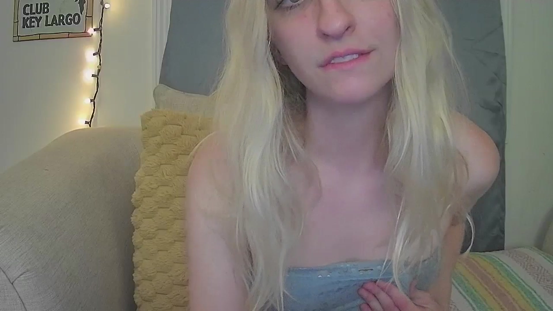 Gallery image thumbnail from LilLolaNymph's myfreecams stream on, 09/11/2025, 09:37 image 15 of 20