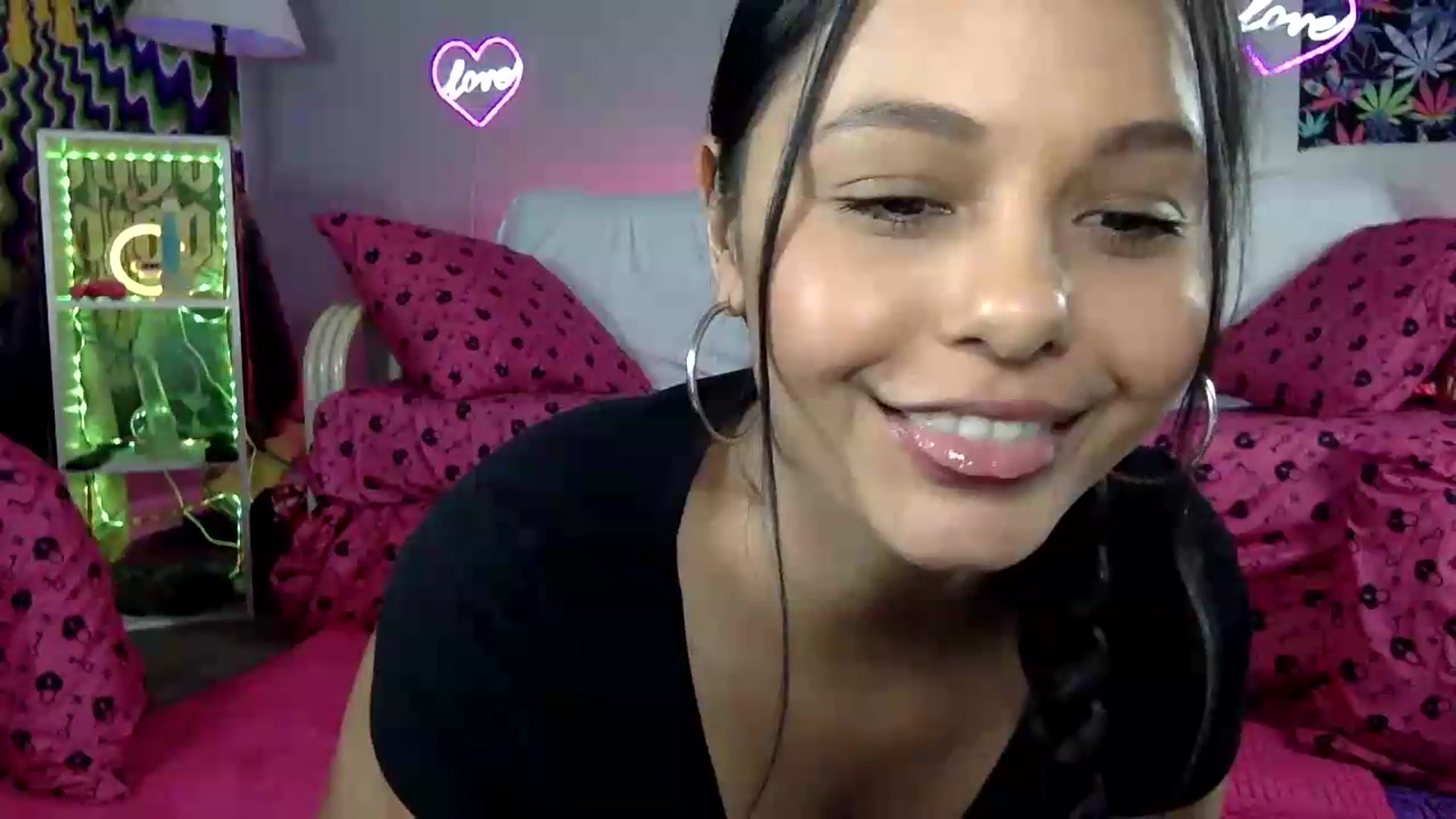 Gallery image thumbnail from LilLunaxoxo's myfreecams stream on, 08/11/2026, 11:06 image 2 of 20