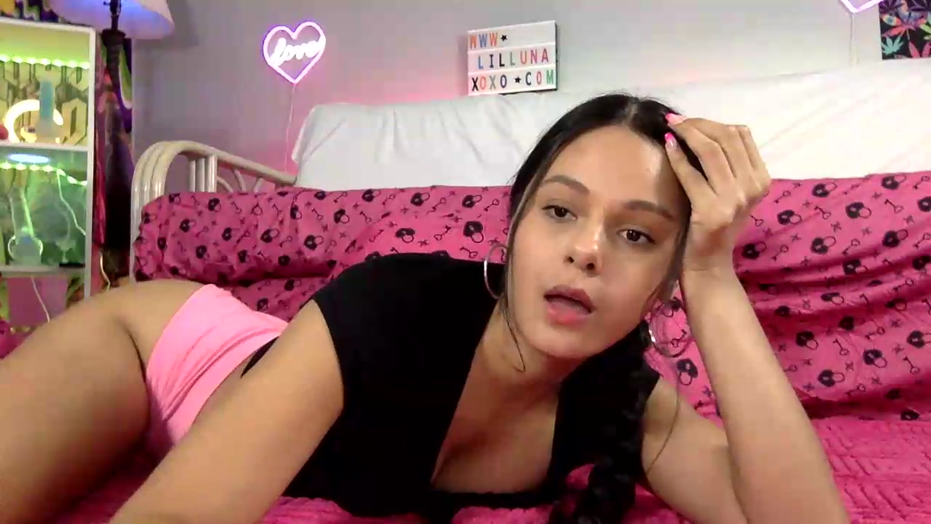 Gallery image thumbnail from LilLunaxoxo's myfreecams stream on, 08/11/2026, 12:18 image 17 of 20