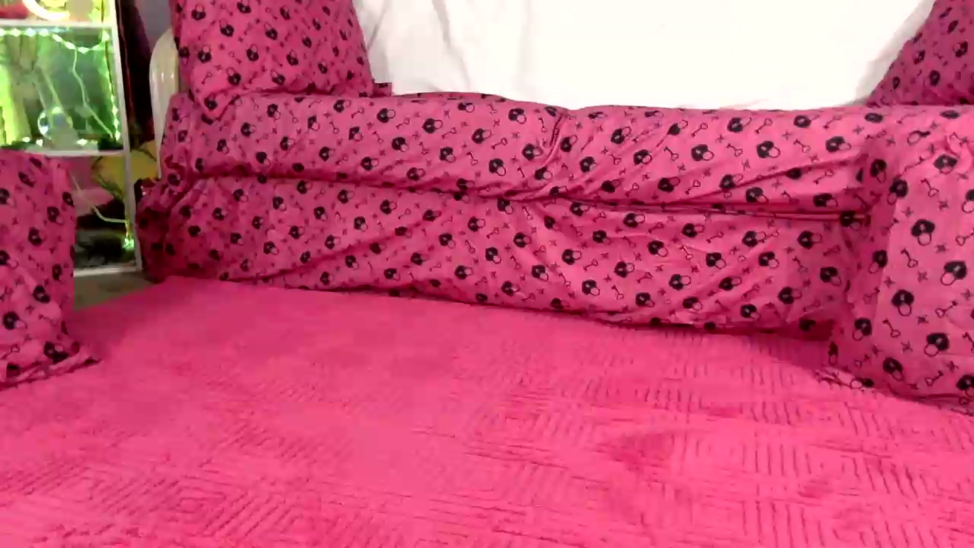 Gallery image thumbnail from LilLunaxoxo's myfreecams stream on, 08/13/2026, 12:23 image 19 of 20