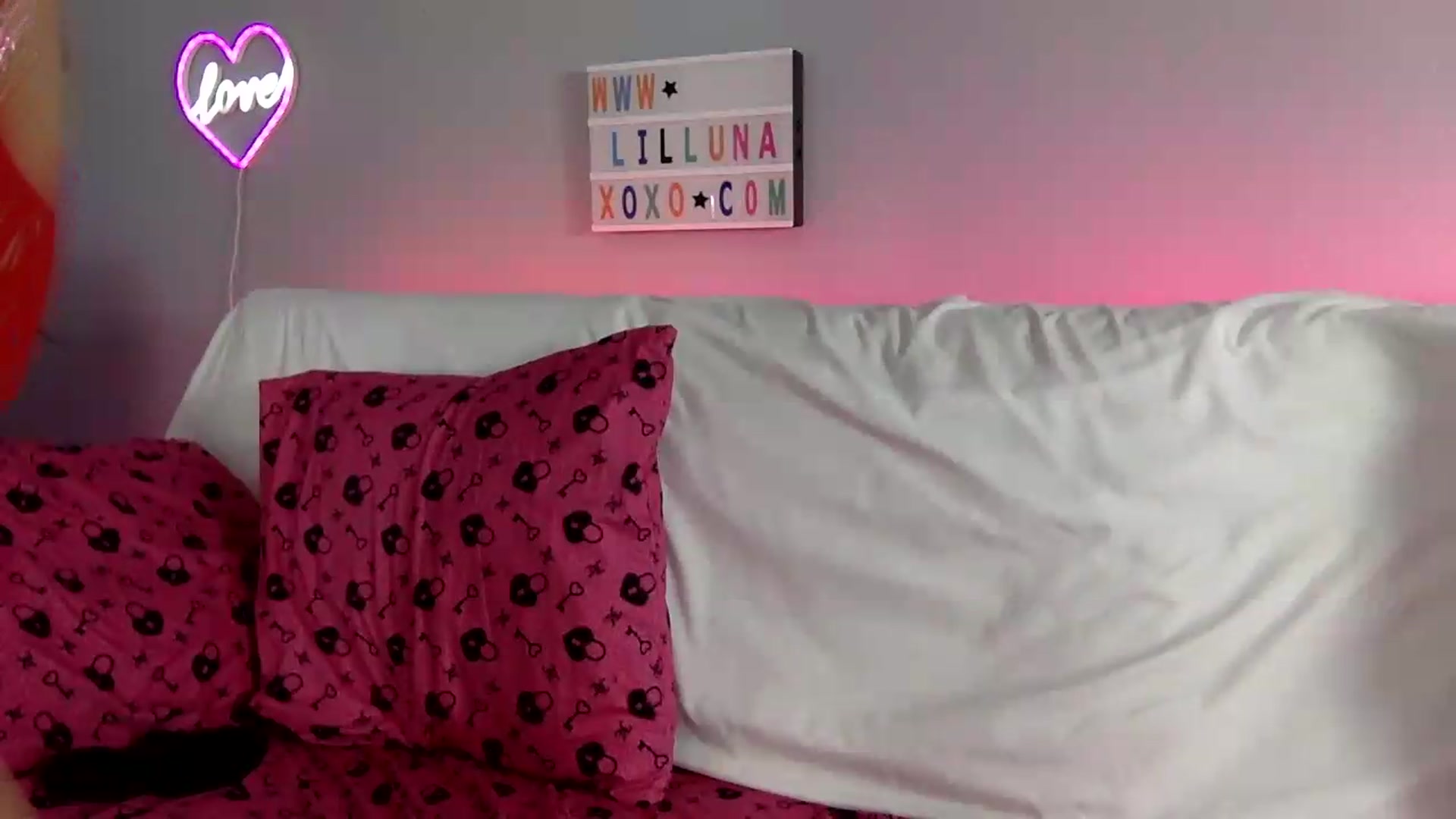 Gallery image thumbnail from LilLunaxoxo's myfreecams stream on, 08/16/2026, 10:36 image 16 of 20