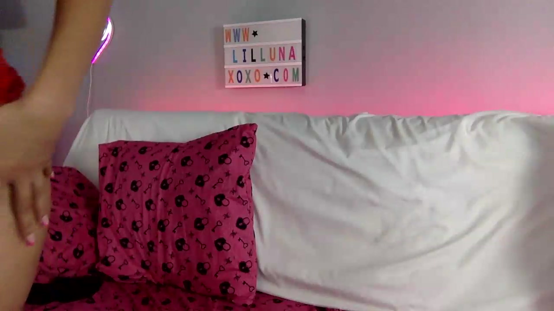 Gallery image thumbnail from LilLunaxoxo's myfreecams stream on, 08/16/2026, 10:36 image 18 of 20