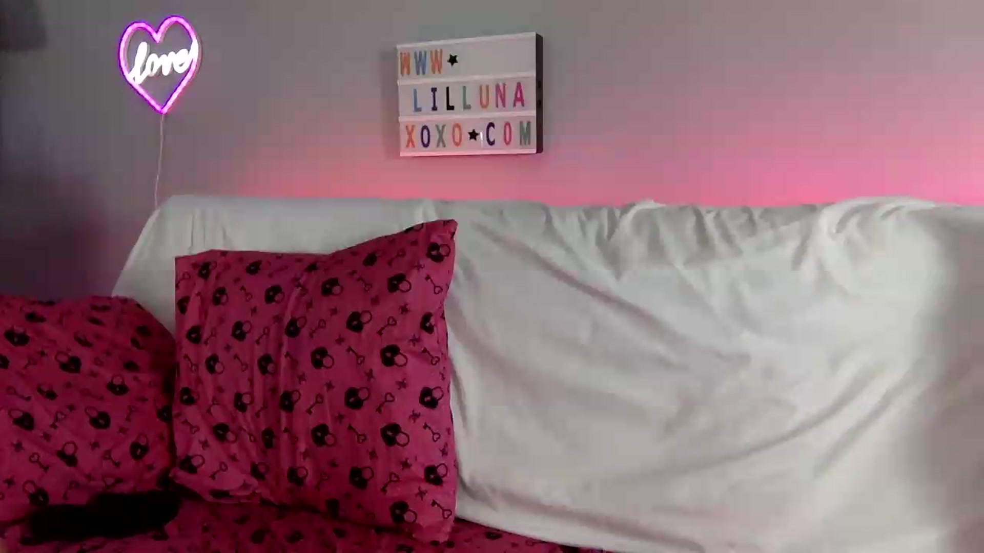 Gallery image thumbnail from LilLunaxoxo's myfreecams stream on, 08/16/2026, 10:36 image 17 of 20