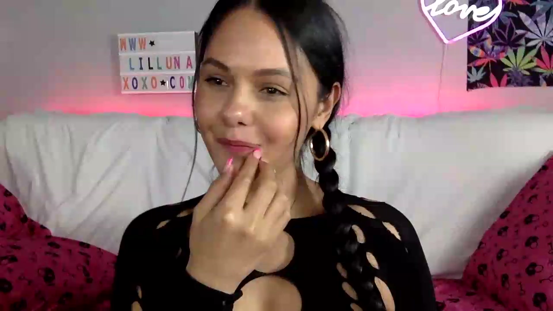 Gallery image thumbnail from LilLunaxoxo's myfreecams stream on, 08/17/2026, 11:20 image 18 of 20