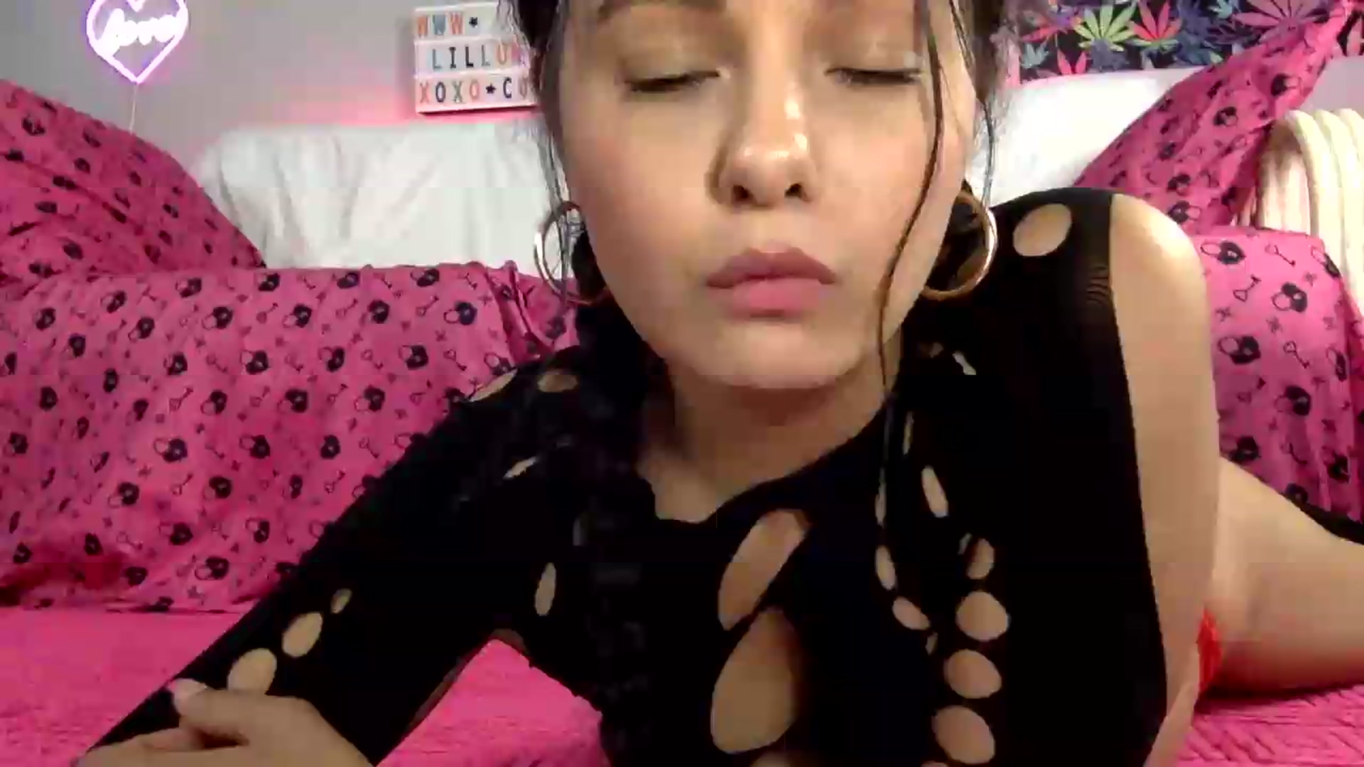 Gallery image thumbnail from LilLunaxoxo's myfreecams stream on, 08/17/2026, 11:52 image 13 of 20