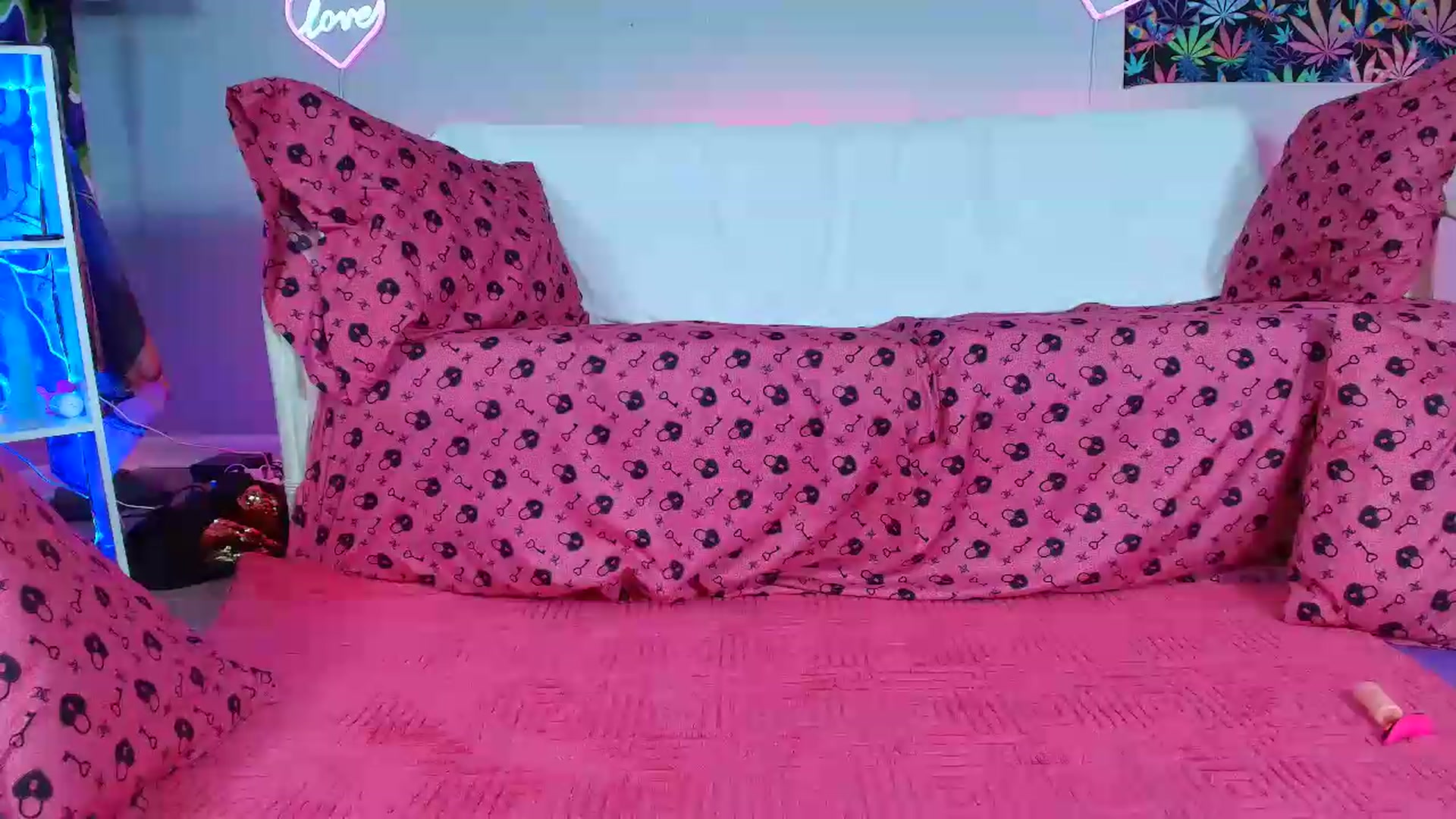 Gallery image thumbnail from LilLunaxoxo's myfreecams stream on, 08/27/2026, 11:18 image 3 of 20