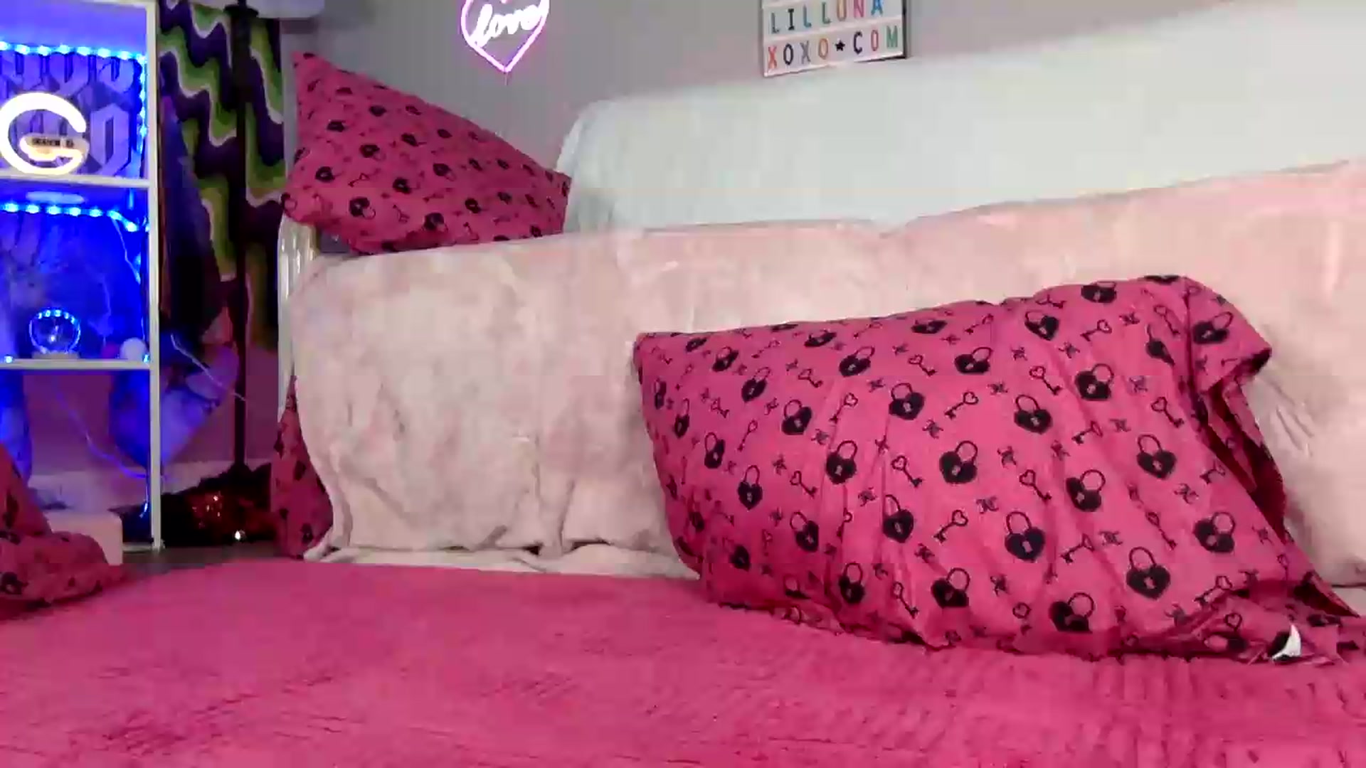 Gallery image thumbnail from LilLunaxoxo's myfreecams stream on, 08/29/2026, 09:12 image 12 of 20