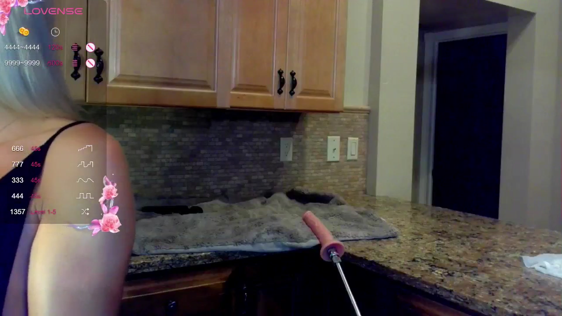 Gallery image thumbnail from LilMisbehavin's myfreecams stream on, 08/04/2024, 03:51 image 17 of 20