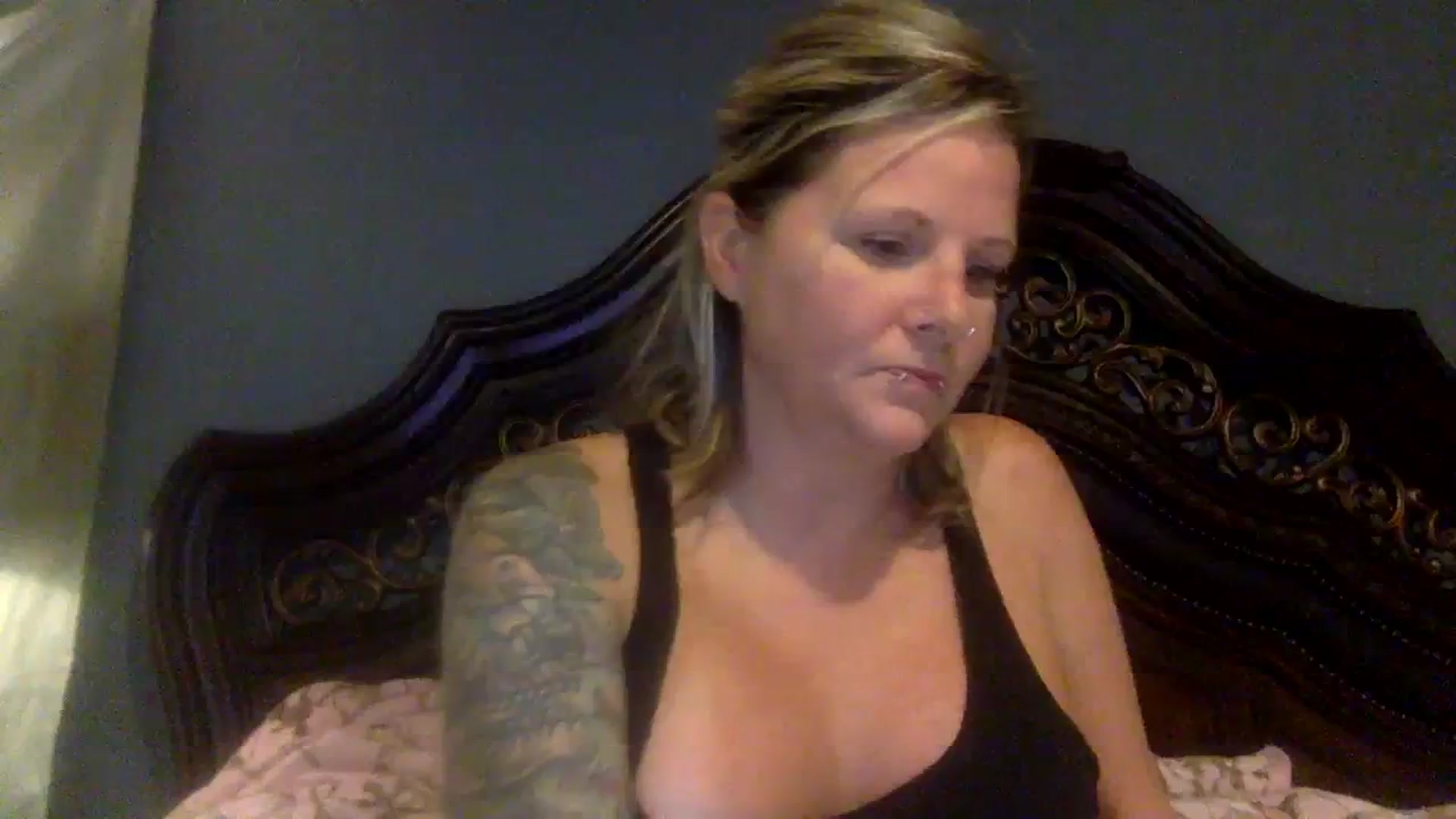 Gallery image thumbnail from LilMissApril's myfreecams stream on, 10/29/2023, 11:29 image 20 of 20