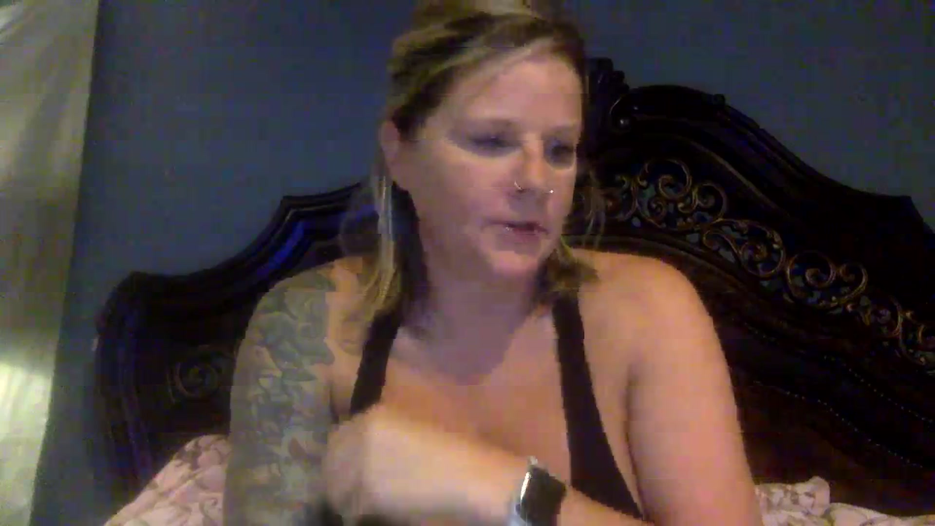 Gallery image thumbnail from LilMissApril's myfreecams stream on, 10/29/2023, 11:29 image 19 of 20
