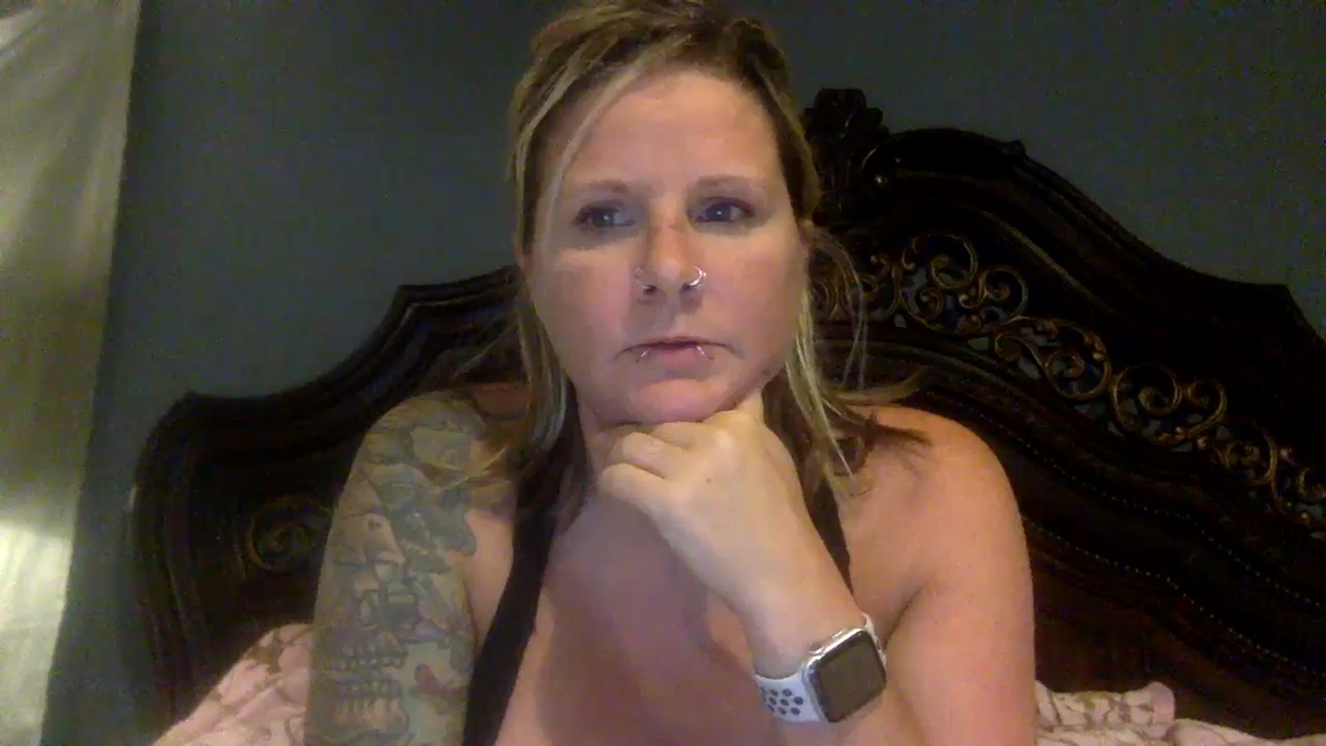 Gallery image thumbnail from LilMissApril's myfreecams stream on, 10/29/2023, 11:29 image 11 of 20