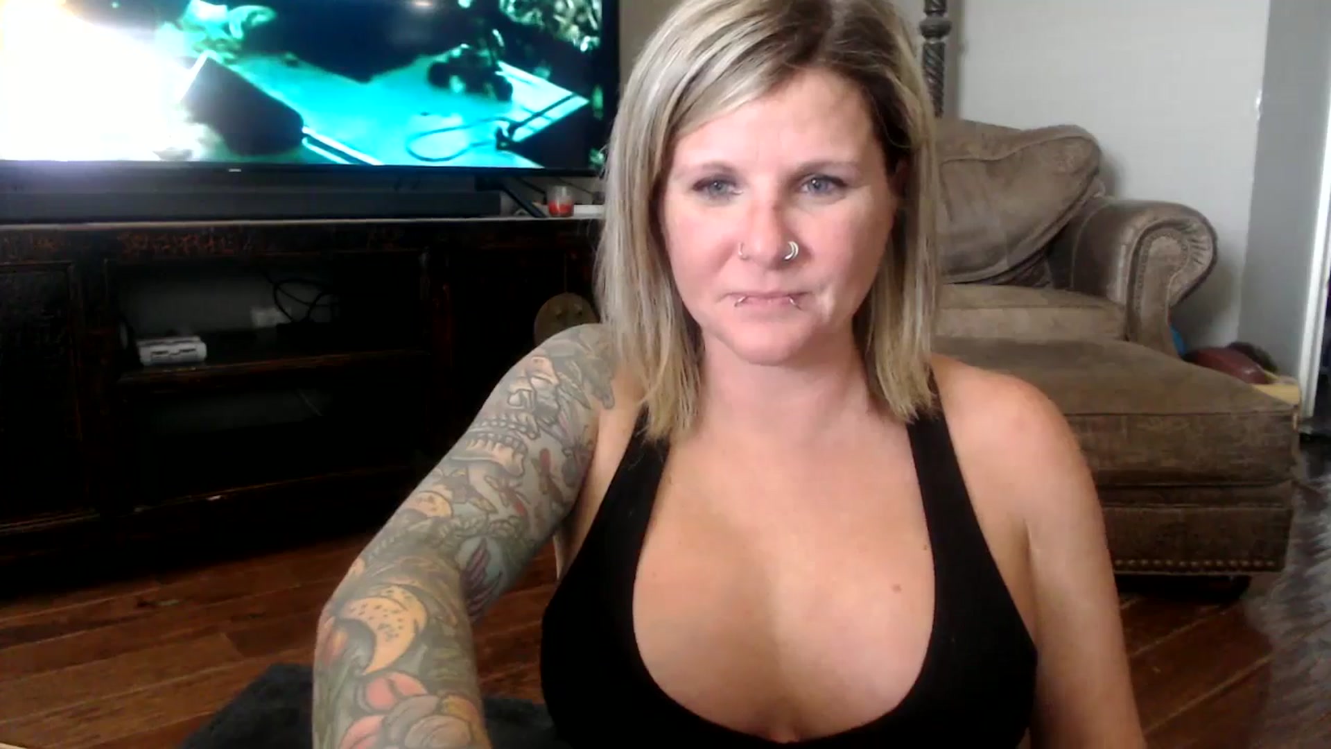 Gallery image thumbnail from LilMissApril's myfreecams stream on, 11/02/2023, 17:47 image 10 of 20