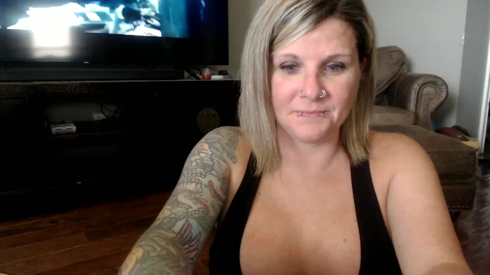 Gallery image thumbnail from LilMissApril's myfreecams stream on, 11/02/2023, 17:47 image 17 of 20
