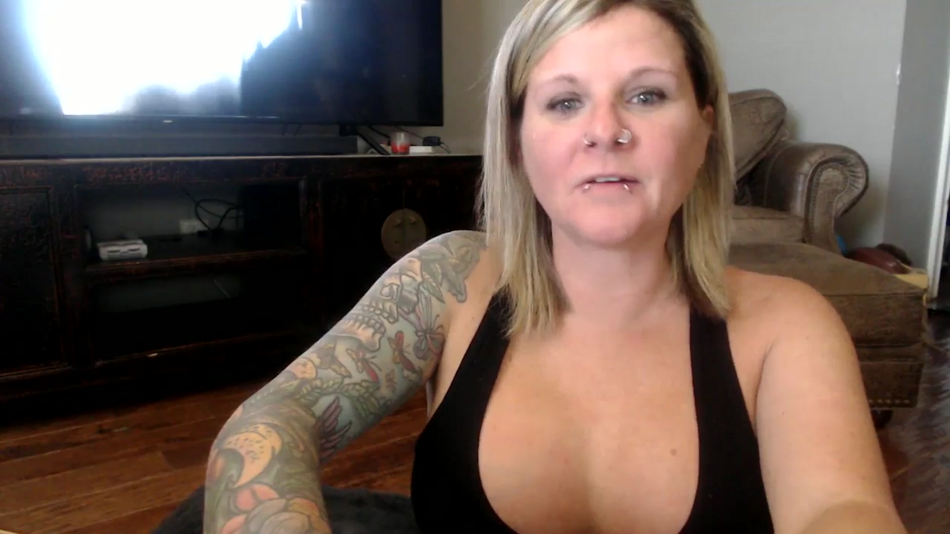 Gallery image thumbnail from LilMissApril's myfreecams stream on, 11/02/2023, 17:47 image 14 of 20