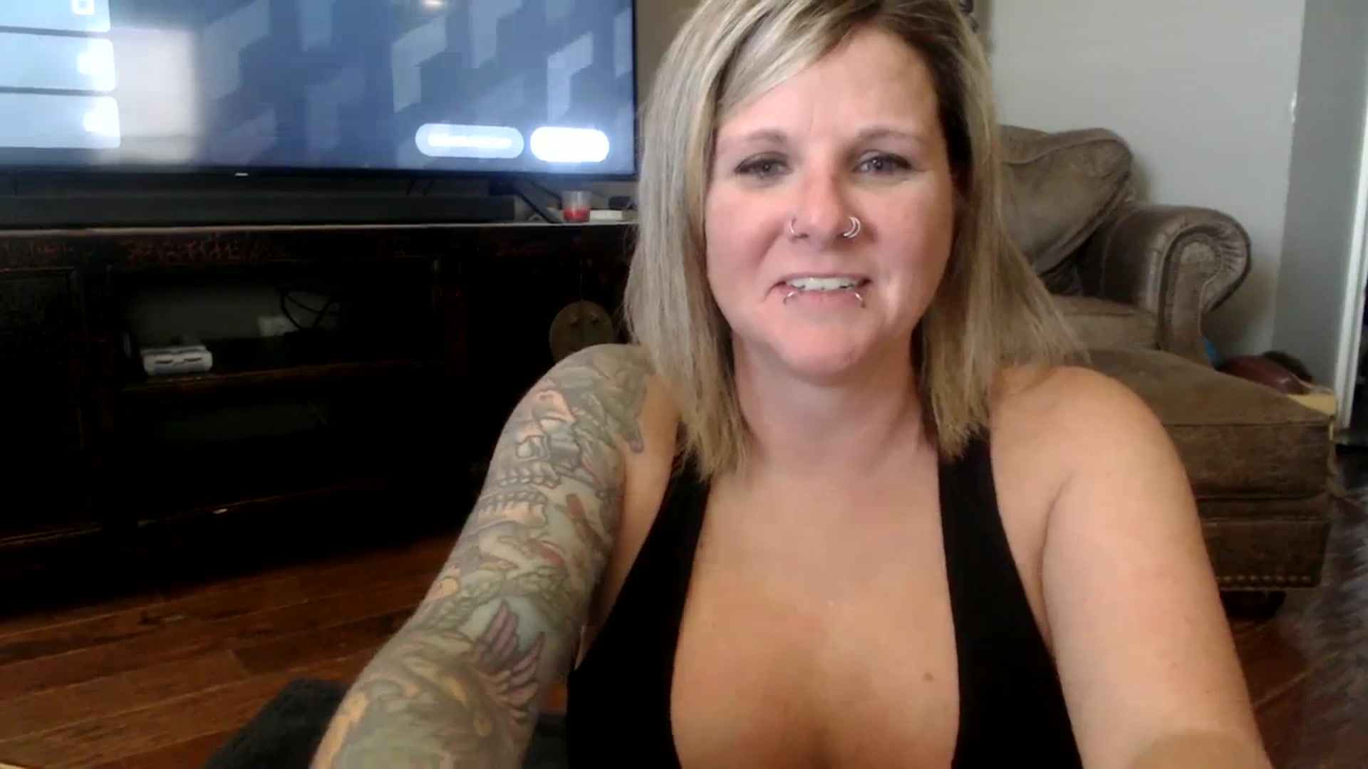 Gallery image thumbnail from LilMissApril's myfreecams stream on, 11/02/2023, 17:47 image 13 of 20