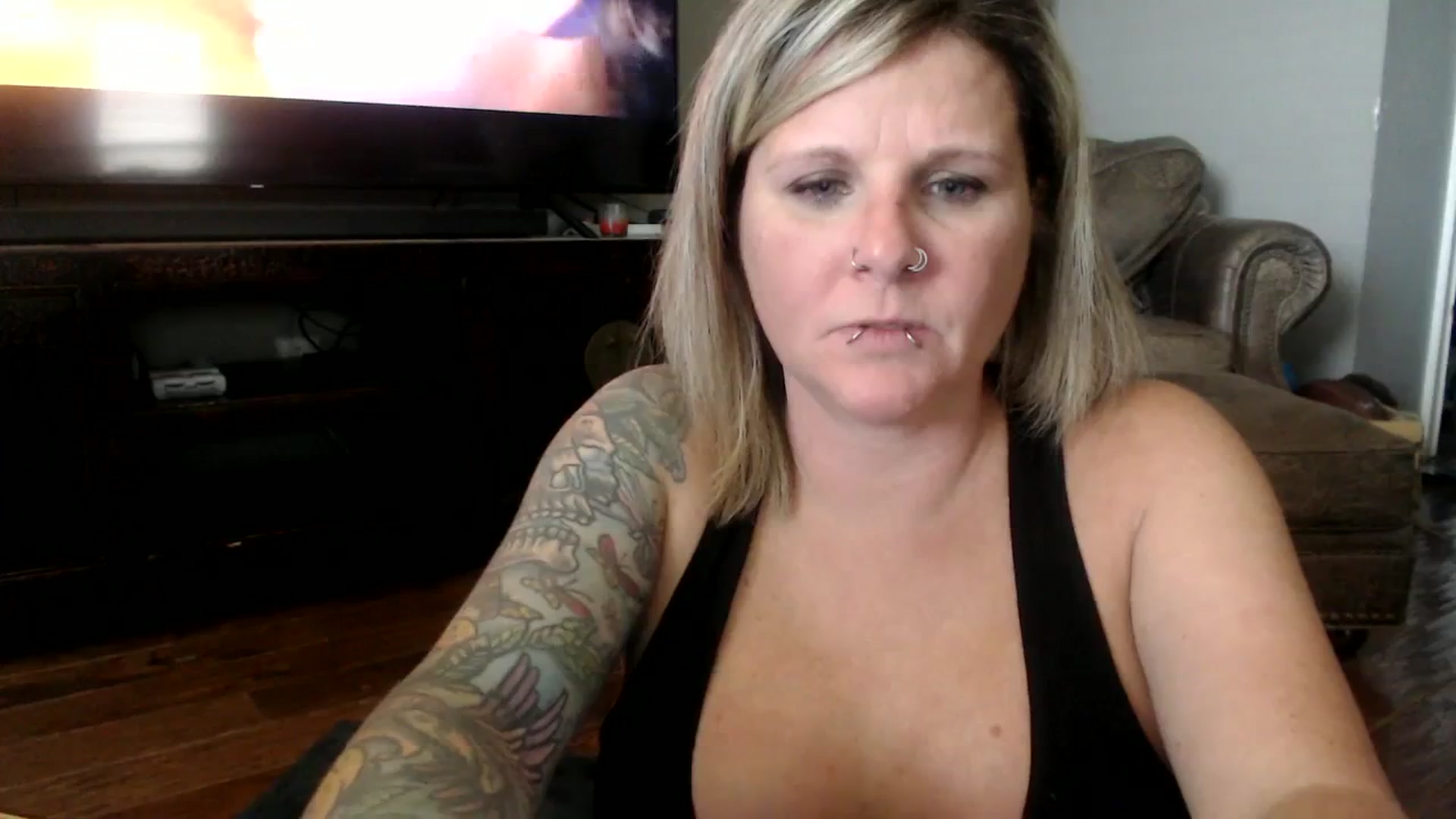 Gallery image thumbnail from LilMissApril's myfreecams stream on, 11/02/2023, 17:47 image 16 of 20