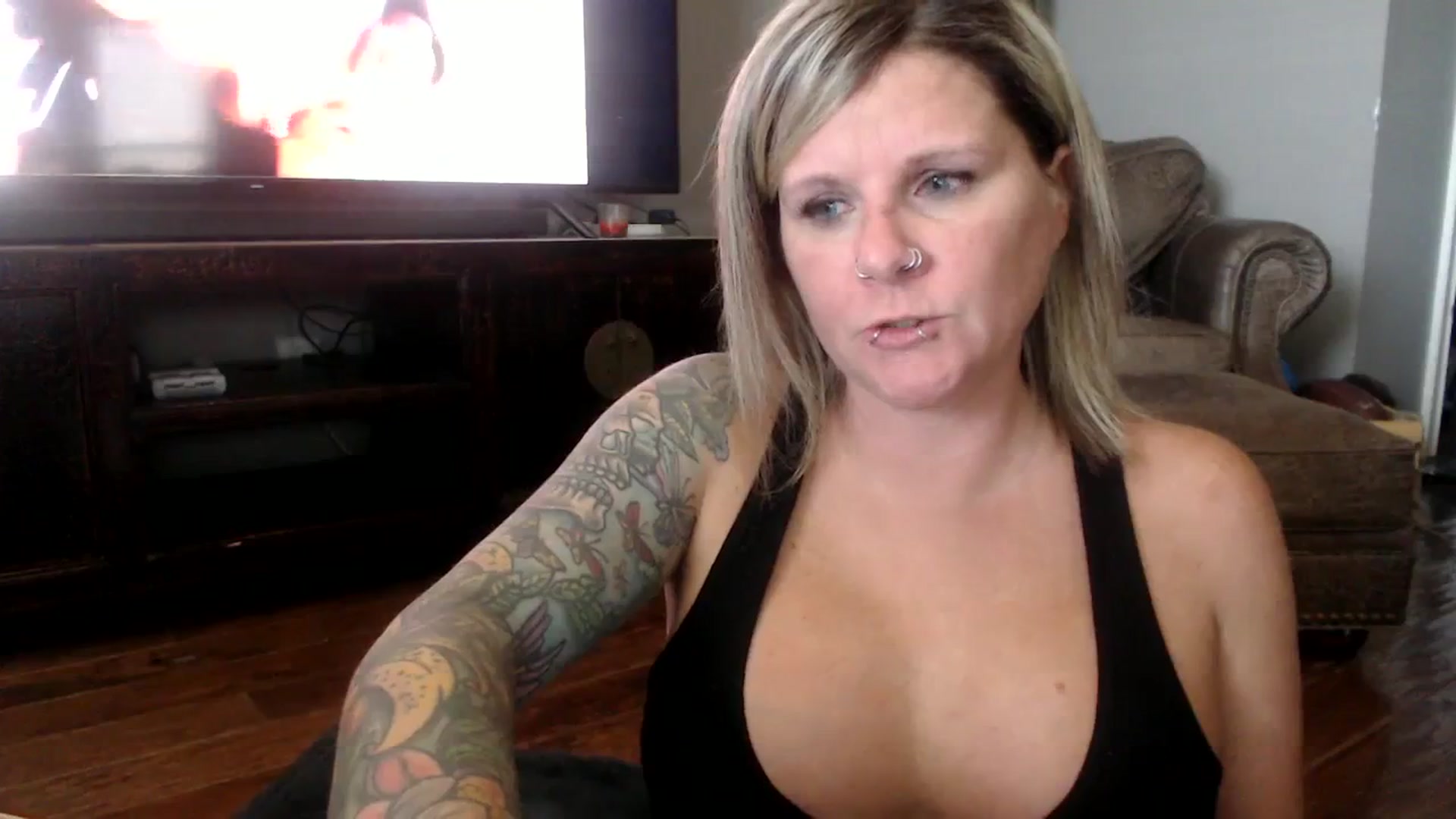 Gallery image thumbnail from LilMissApril's myfreecams stream on, 11/02/2023, 17:47 image 15 of 20
