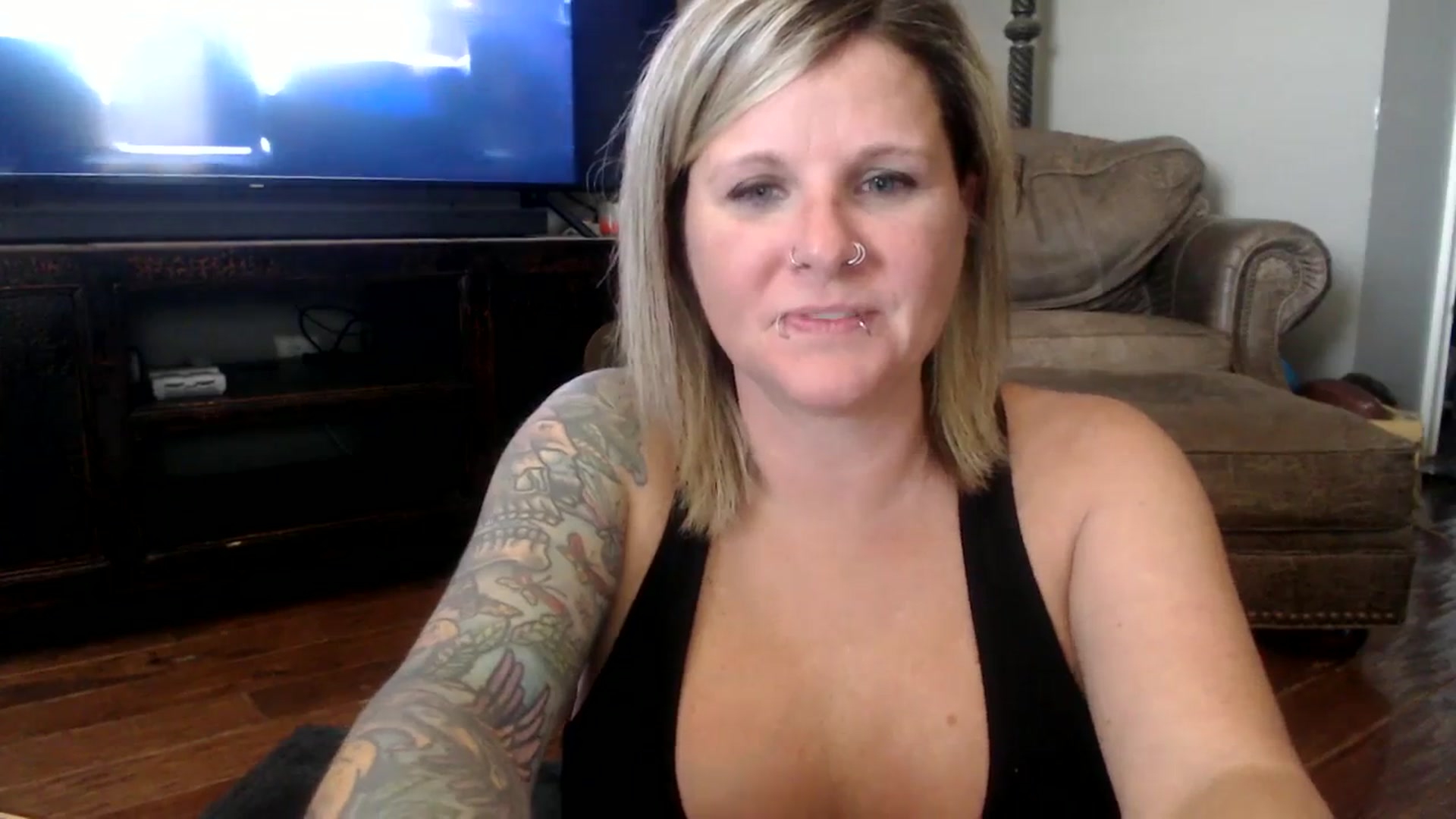 Gallery image thumbnail from LilMissApril's myfreecams stream on, 11/02/2023, 17:47 image 12 of 20