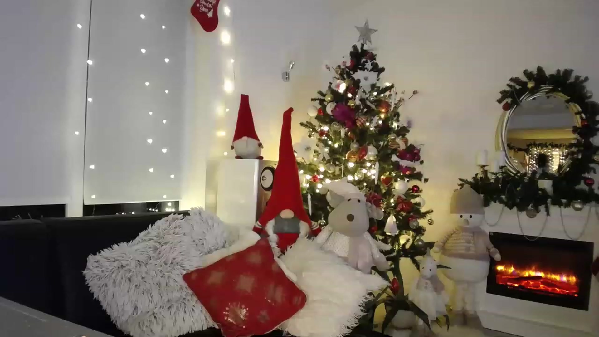 Gallery image thumbnail from LilMissNty's myfreecams stream on, 12/15/2022, 24:17 image 8 of 20