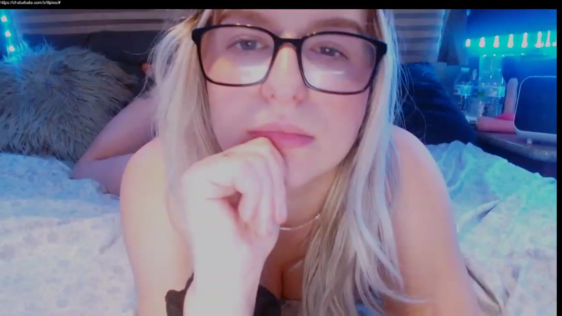 Gallery image thumbnail from LilPies35's myfreecams stream on, 11/27/2022, 19:07 image 16 of 20