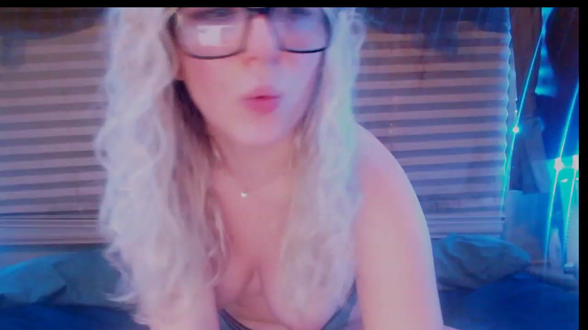 Gallery image thumbnail from LilPies35's myfreecams stream on, 12/16/2022, 19:20 image 9 of 20