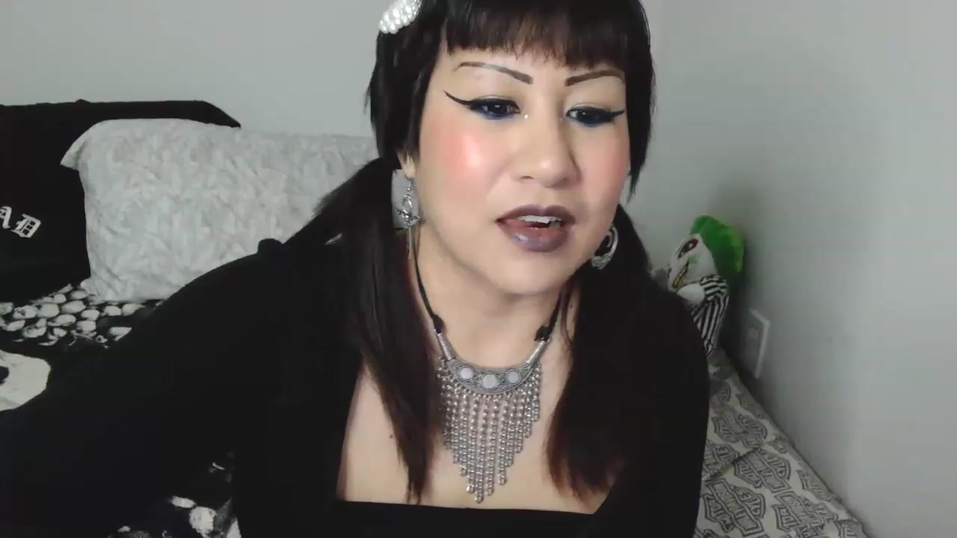 Gallery image thumbnail from LilUziSquirtx's myfreecams stream on, 11/23/2022, 09:42 image 9 of 20