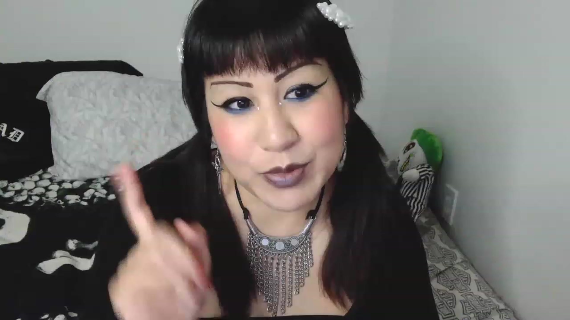 Gallery image thumbnail from LilUziSquirtx's myfreecams stream on, 11/23/2022, 09:42 image 12 of 20
