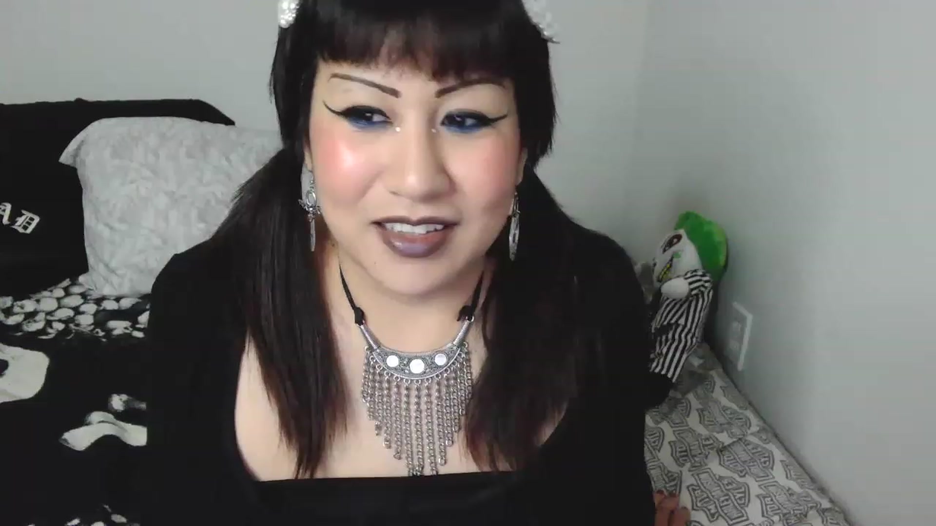 Gallery image thumbnail from LilUziSquirtx's myfreecams stream on, 11/23/2022, 09:42 image 13 of 20