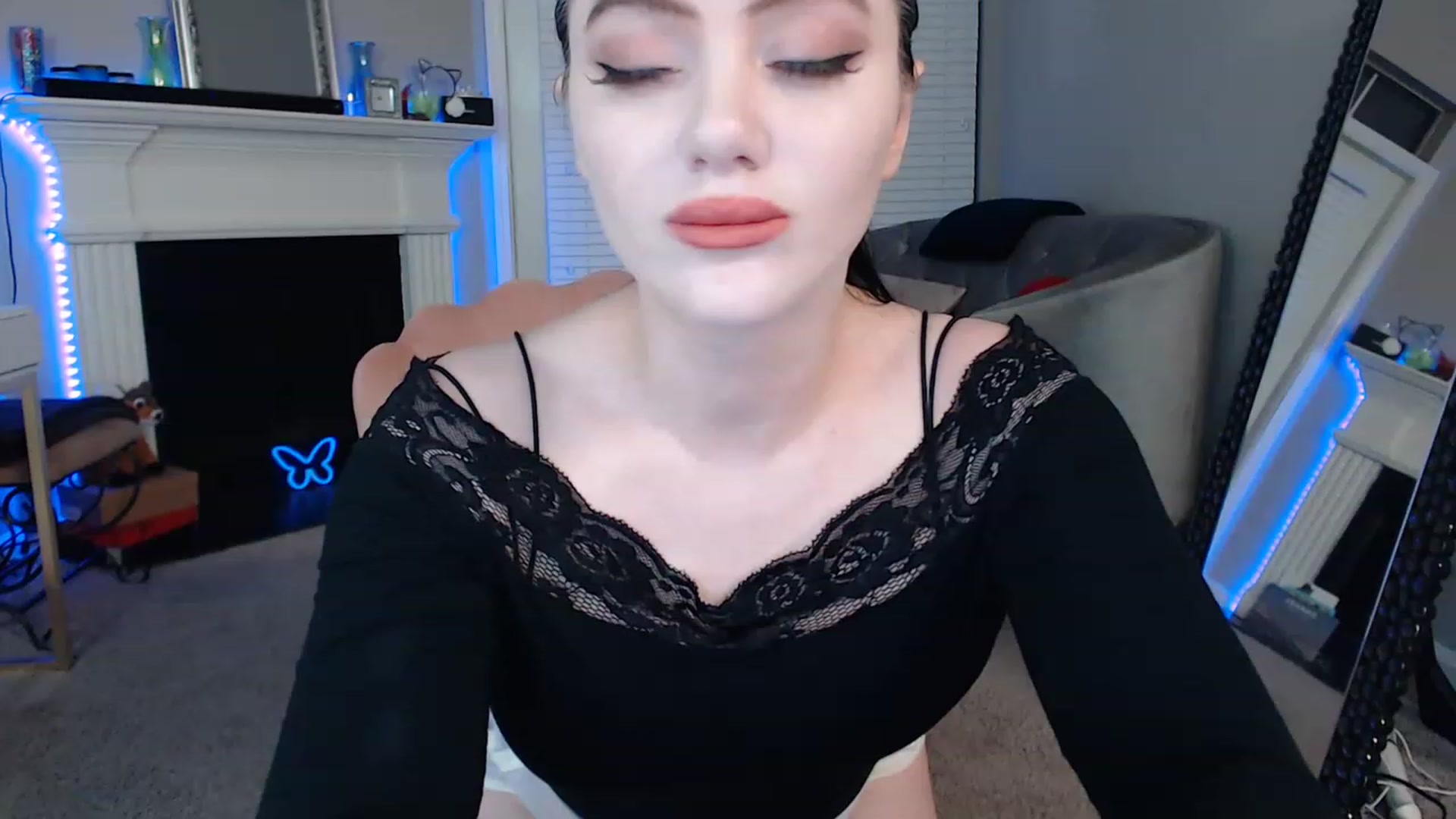 Gallery image thumbnail from Lil_Baby_Deer's myfreecams stream on, 12/05/2022, 04:01 image 1 of 20