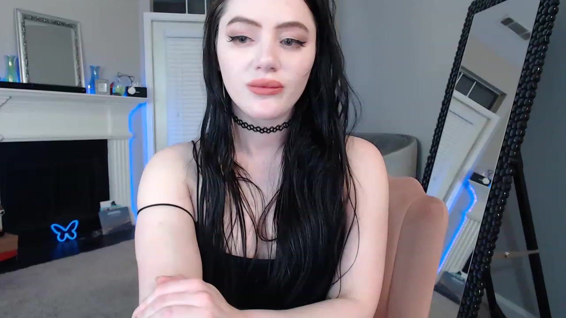 Gallery image thumbnail from Lil_Baby_Deer's myfreecams stream on, 12/05/2022, 05:01 image 18 of 20