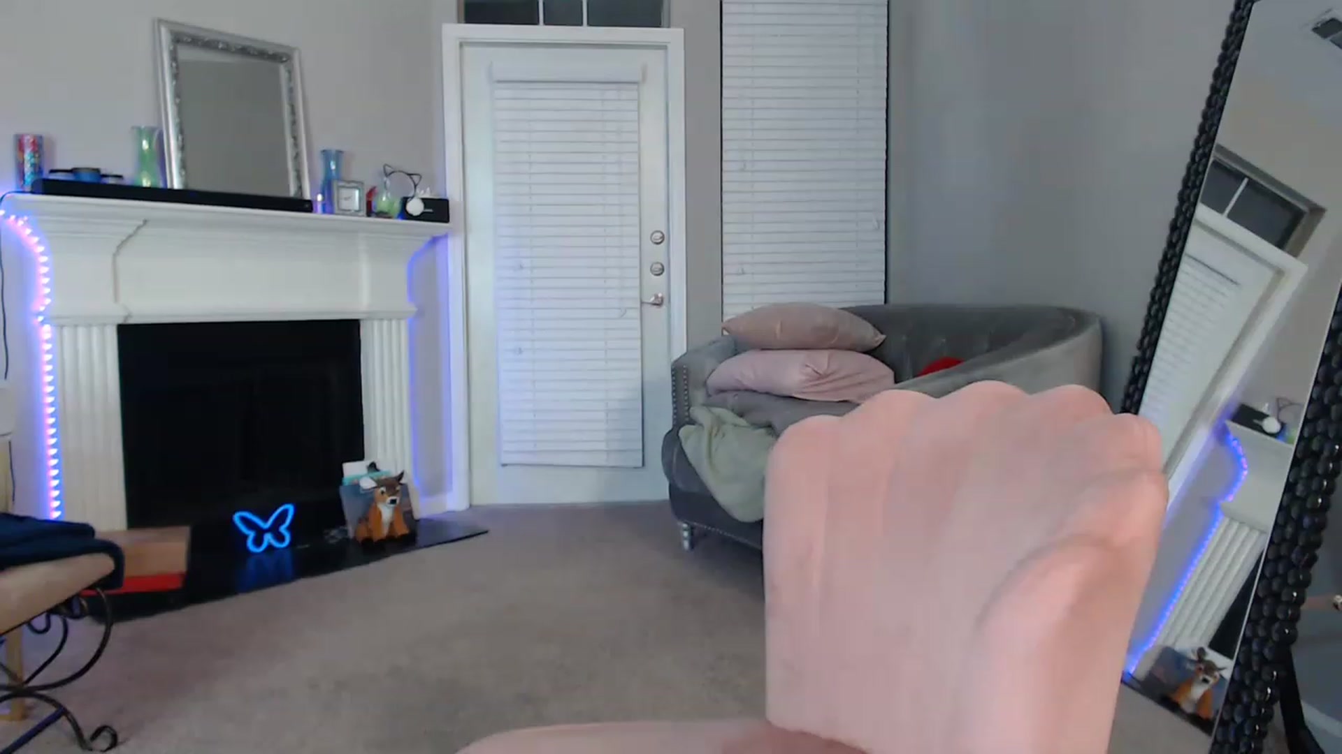 Gallery image thumbnail from Lil_Baby_Deer's myfreecams stream on, 12/06/2022, 06:23 image 2 of 20