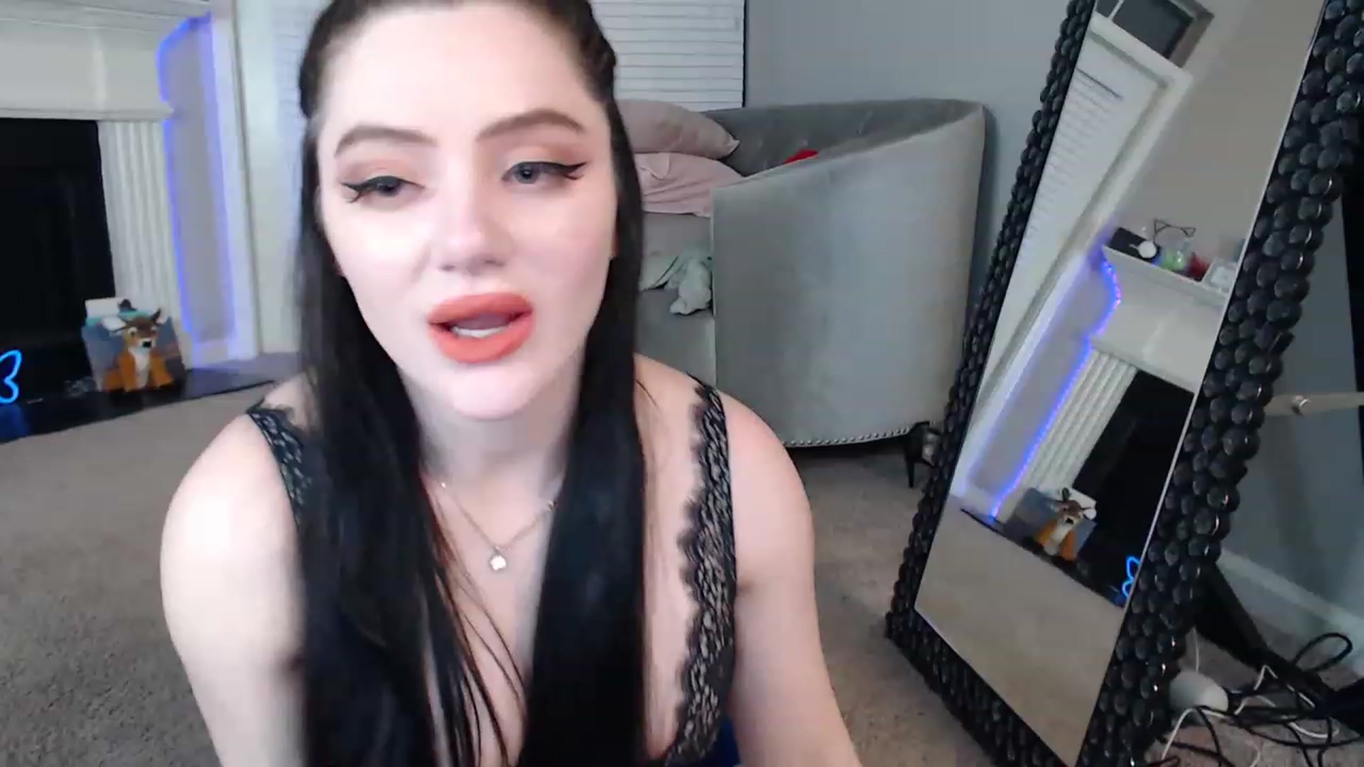 Gallery image thumbnail from Lil_Baby_Deer's myfreecams stream on, 12/06/2022, 06:23 image 18 of 20
