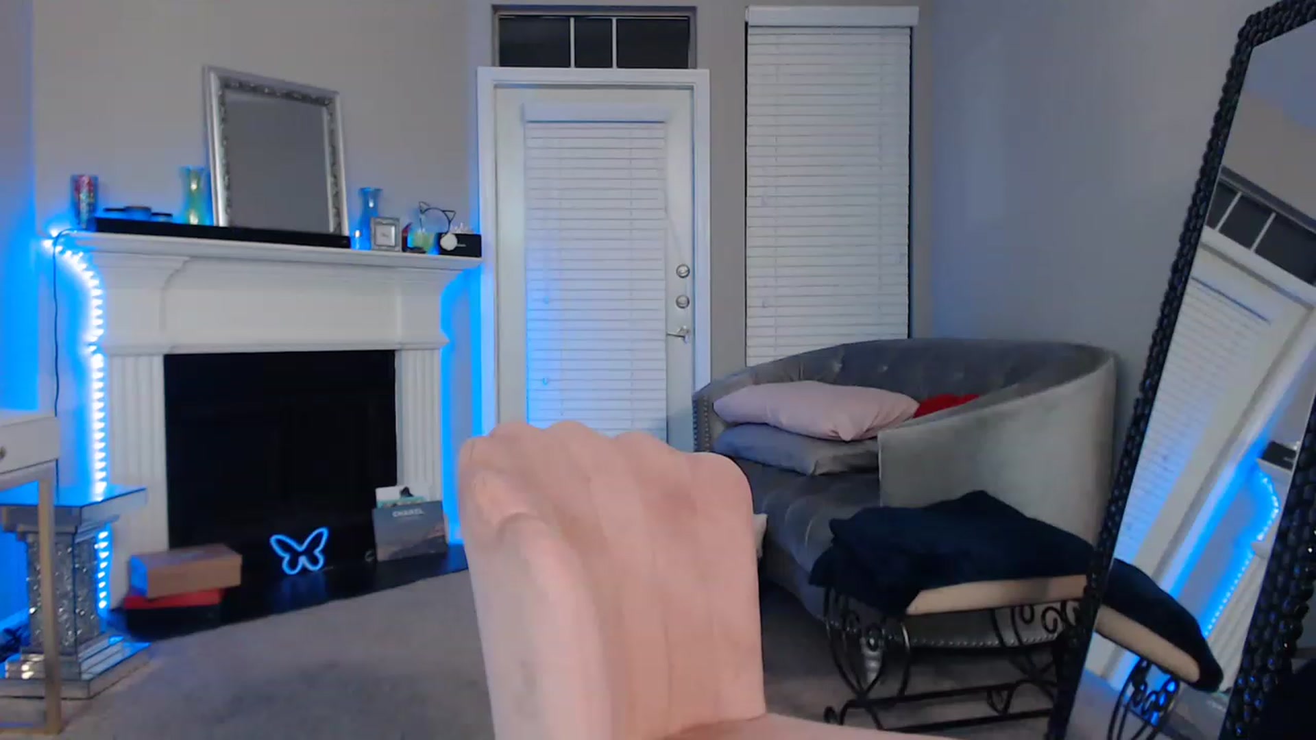 Gallery image thumbnail from Lil_Baby_Deer's myfreecams stream on, 12/07/2022, 07:43 image 8 of 20