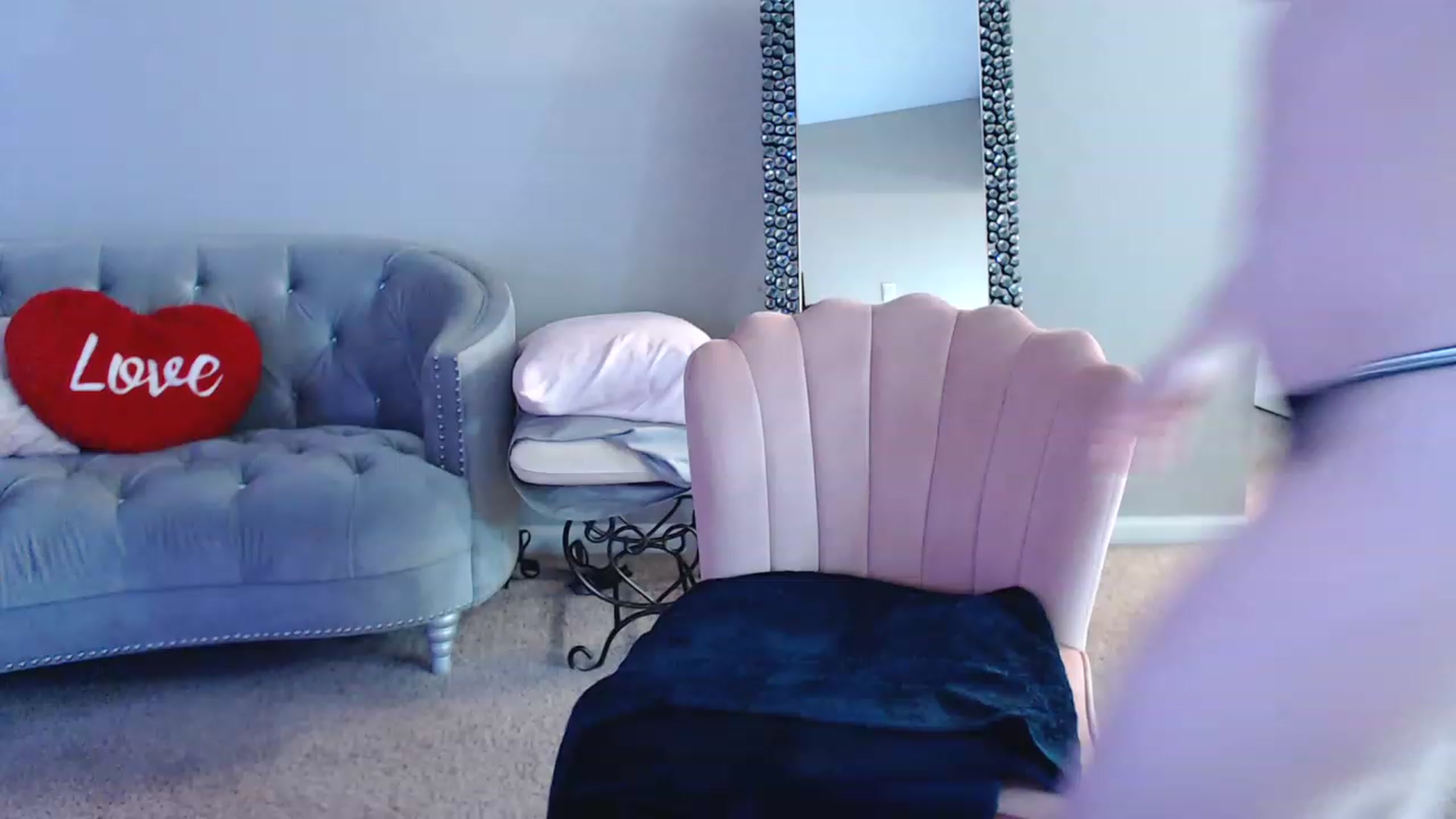 Gallery image thumbnail from Lil_Baby_Deer's myfreecams stream on, 12/12/2022, 04:13 image 10 of 20