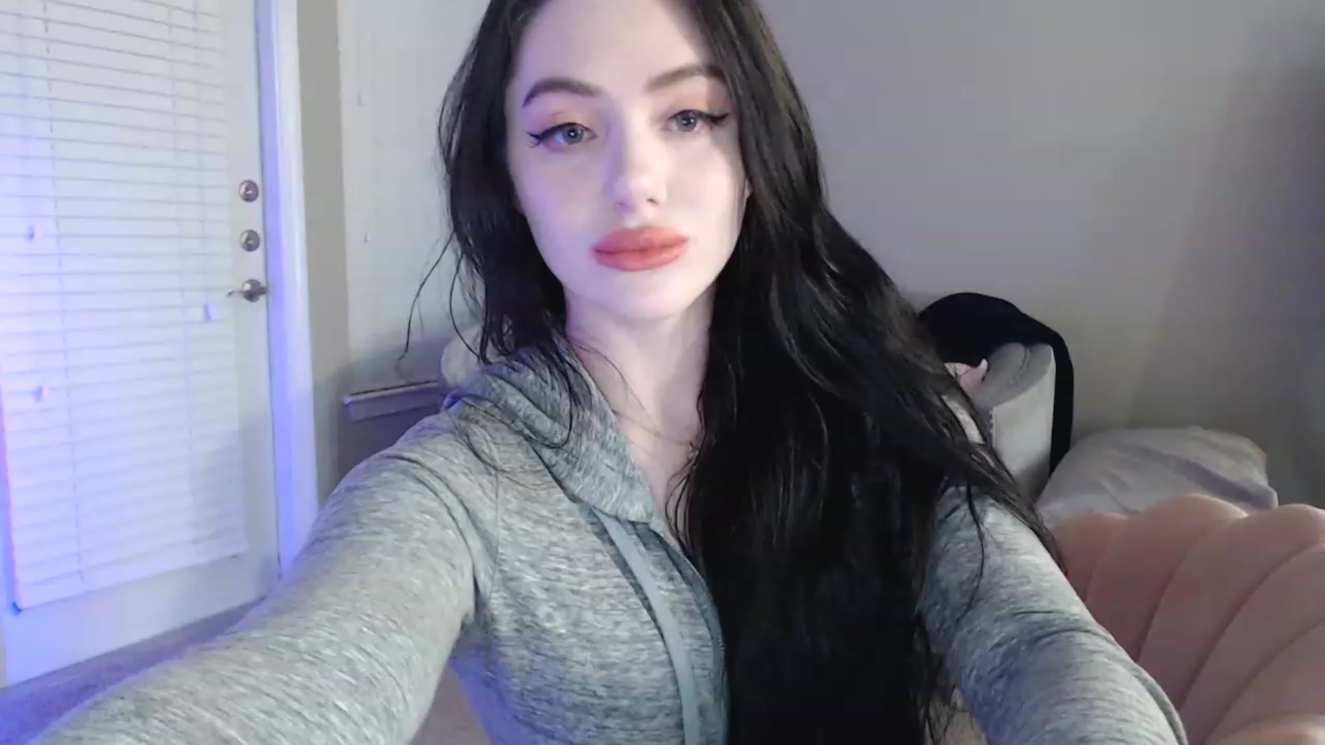 Gallery image thumbnail from Lil_Baby_Deer's myfreecams stream on, 12/12/2022, 05:41 image 5 of 20