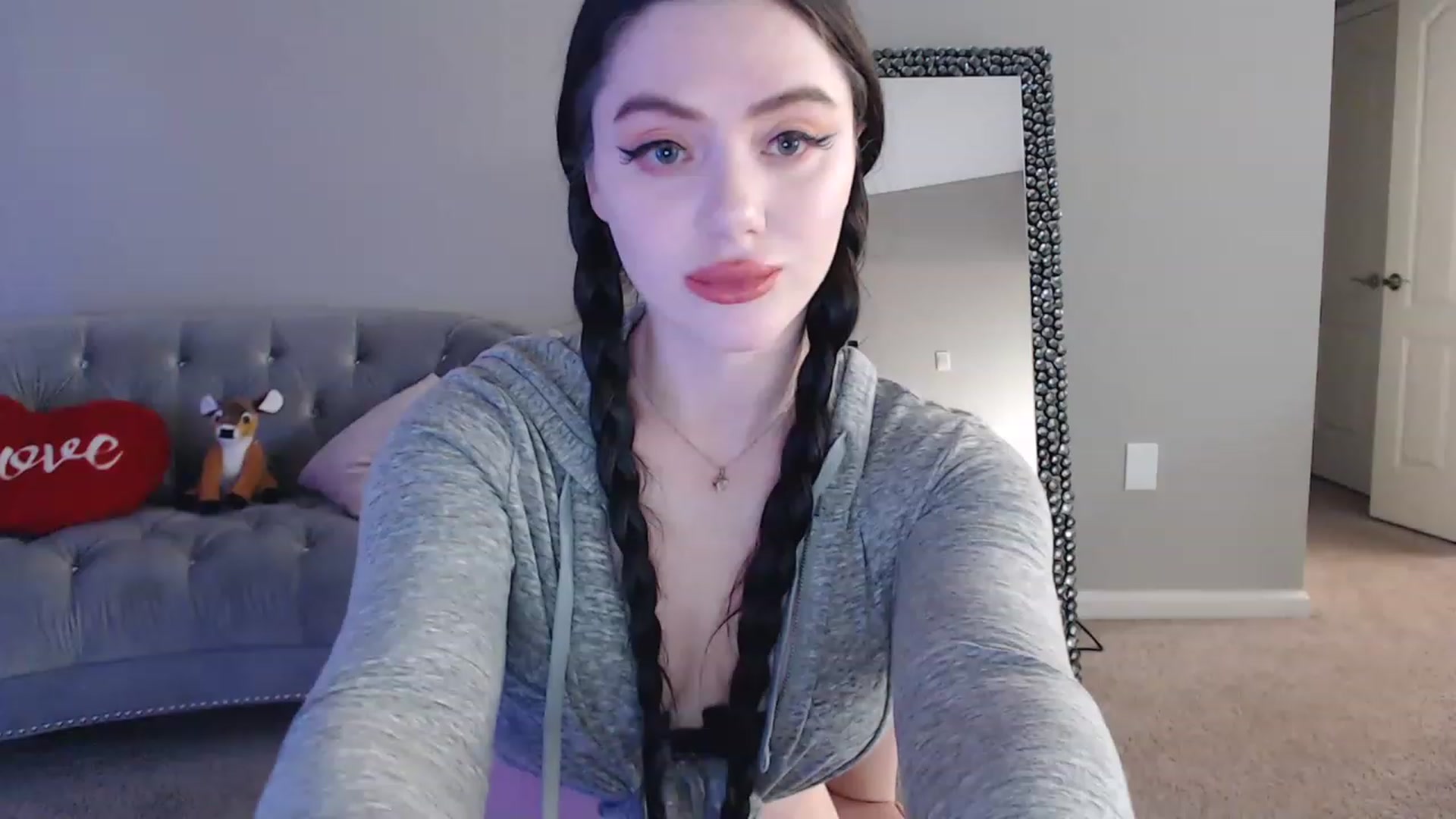 Gallery image thumbnail from Lil_Baby_Deer's myfreecams stream on, 12/12/2022, 07:32 image 3 of 20