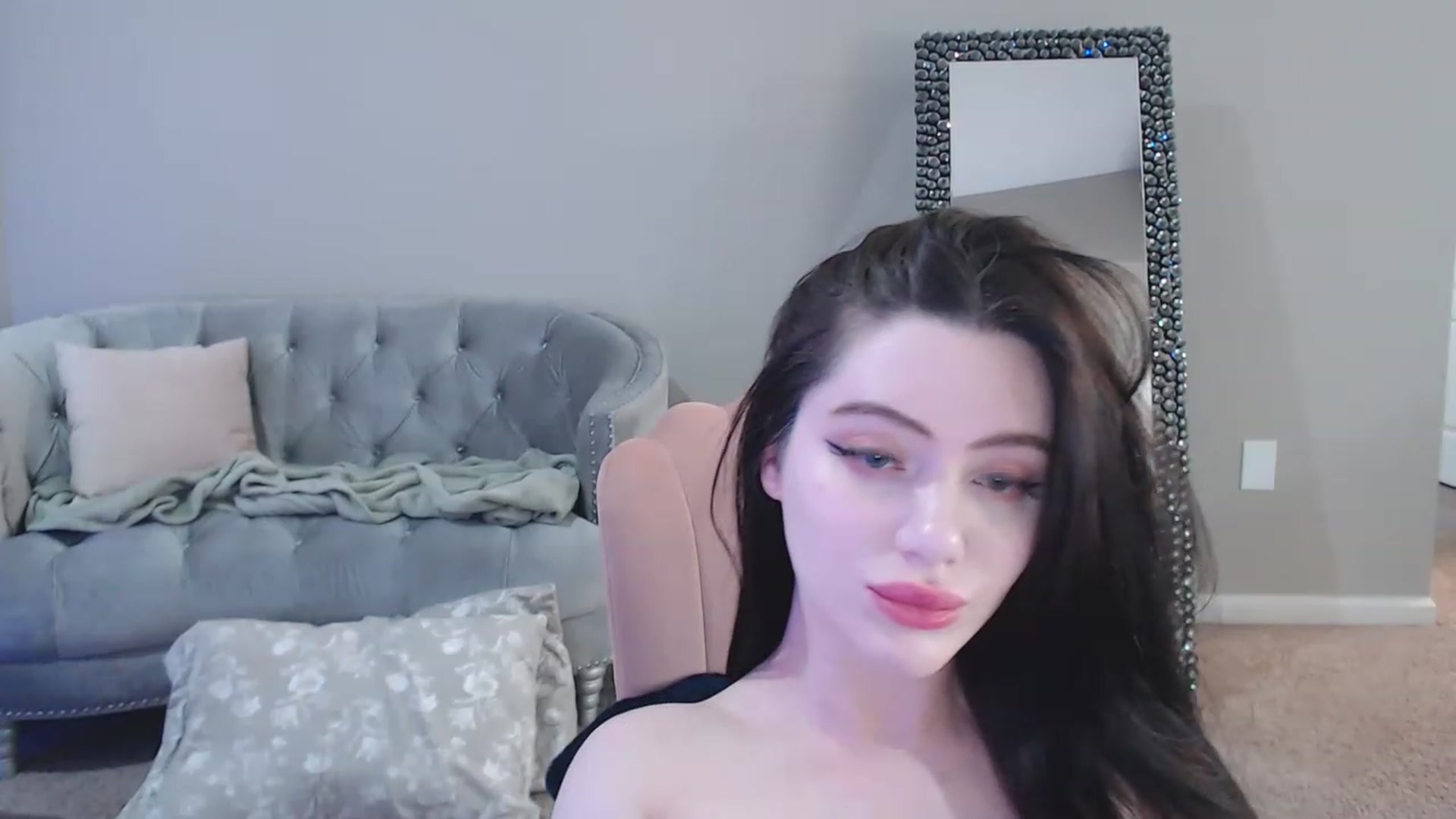Gallery image thumbnail from Lil_Baby_Deer's myfreecams stream on, 12/21/2022, 06:32 image 18 of 20
