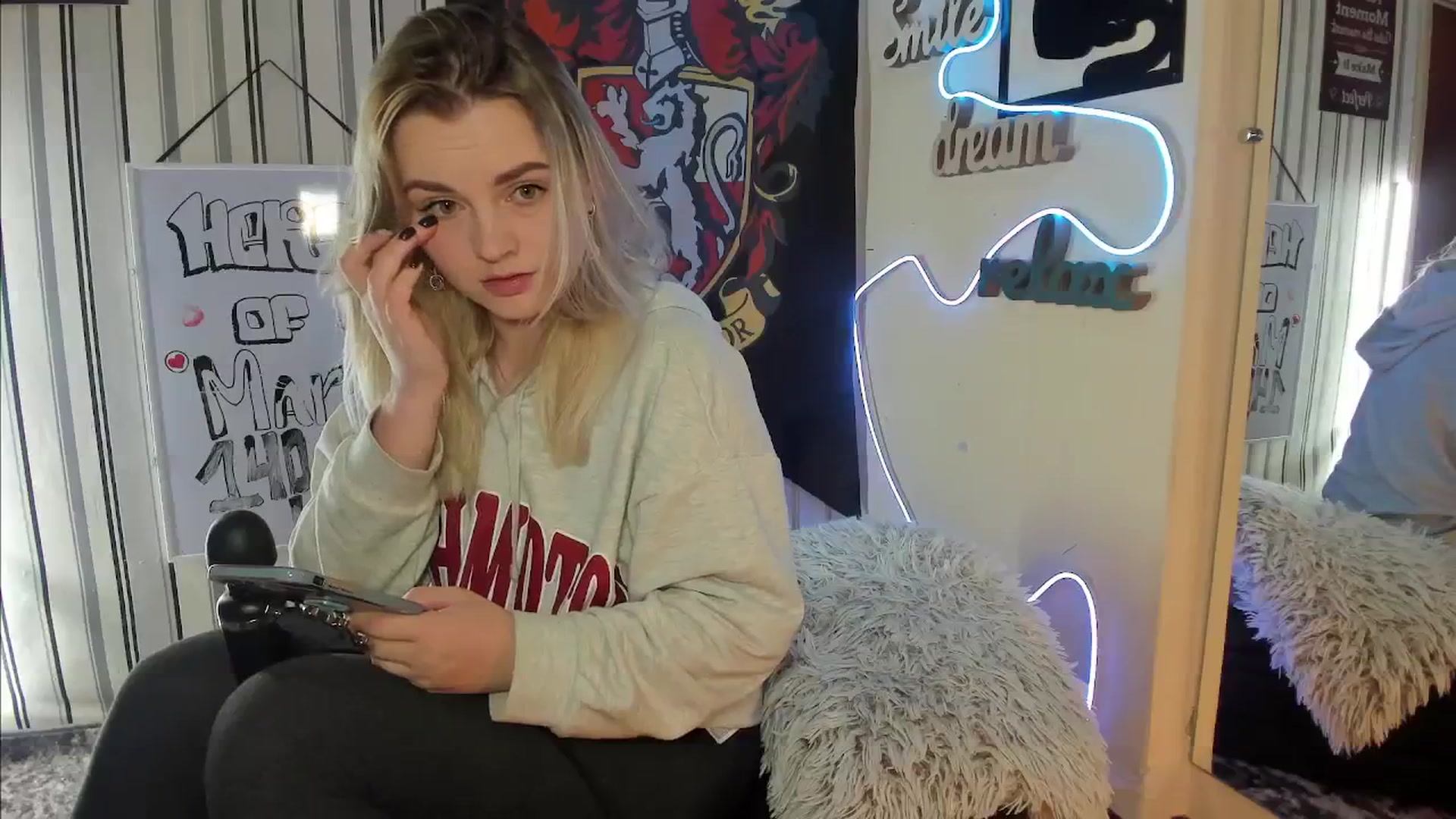Gallery image thumbnail from Lil_Nika's myfreecams stream on, 03/15/2024, 16:45 image 14 of 20