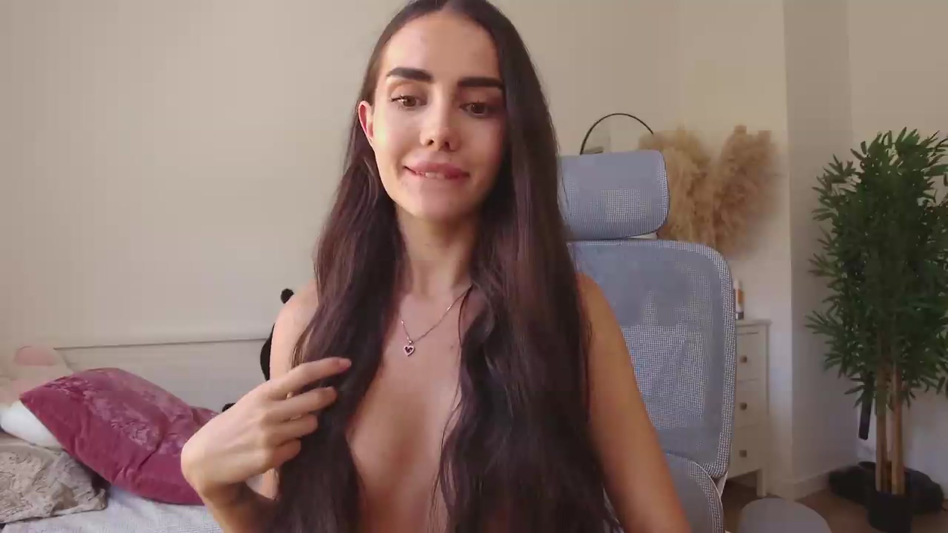 Gallery image thumbnail from Lil_Princess's myfreecams stream on, 07/04/2026, 10:21 image 15 of 20