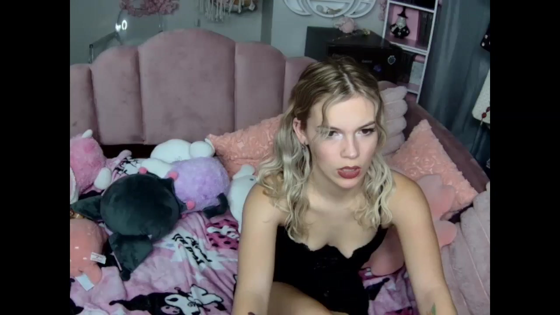 Gallery image thumbnail from Lil__Bunny's myfreecams stream on, 11/28/2024, 07:27 image 9 of 20