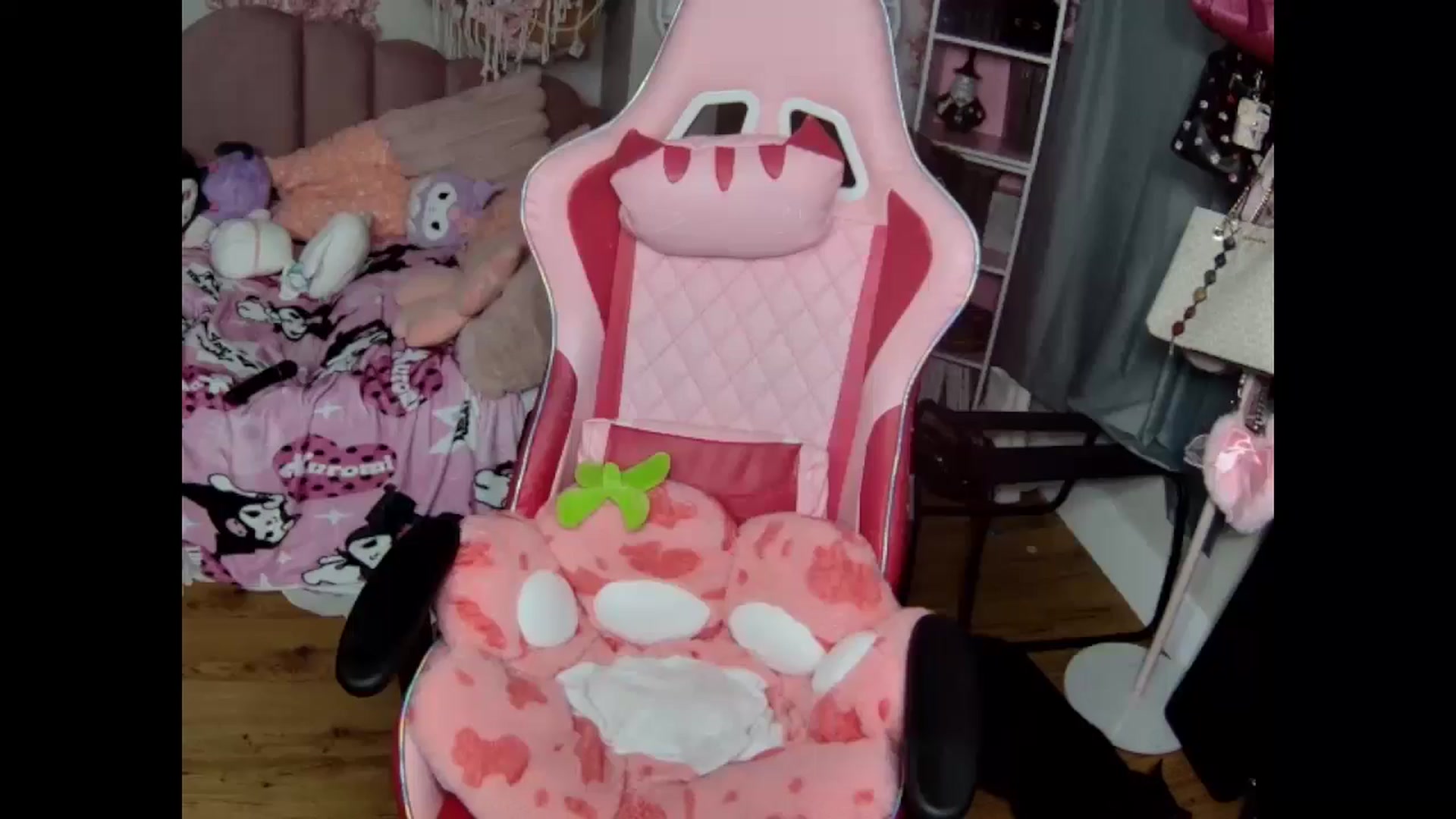 Gallery image thumbnail from Lil__Bunny's myfreecams stream on, 11/28/2024, 09:33 image 12 of 20