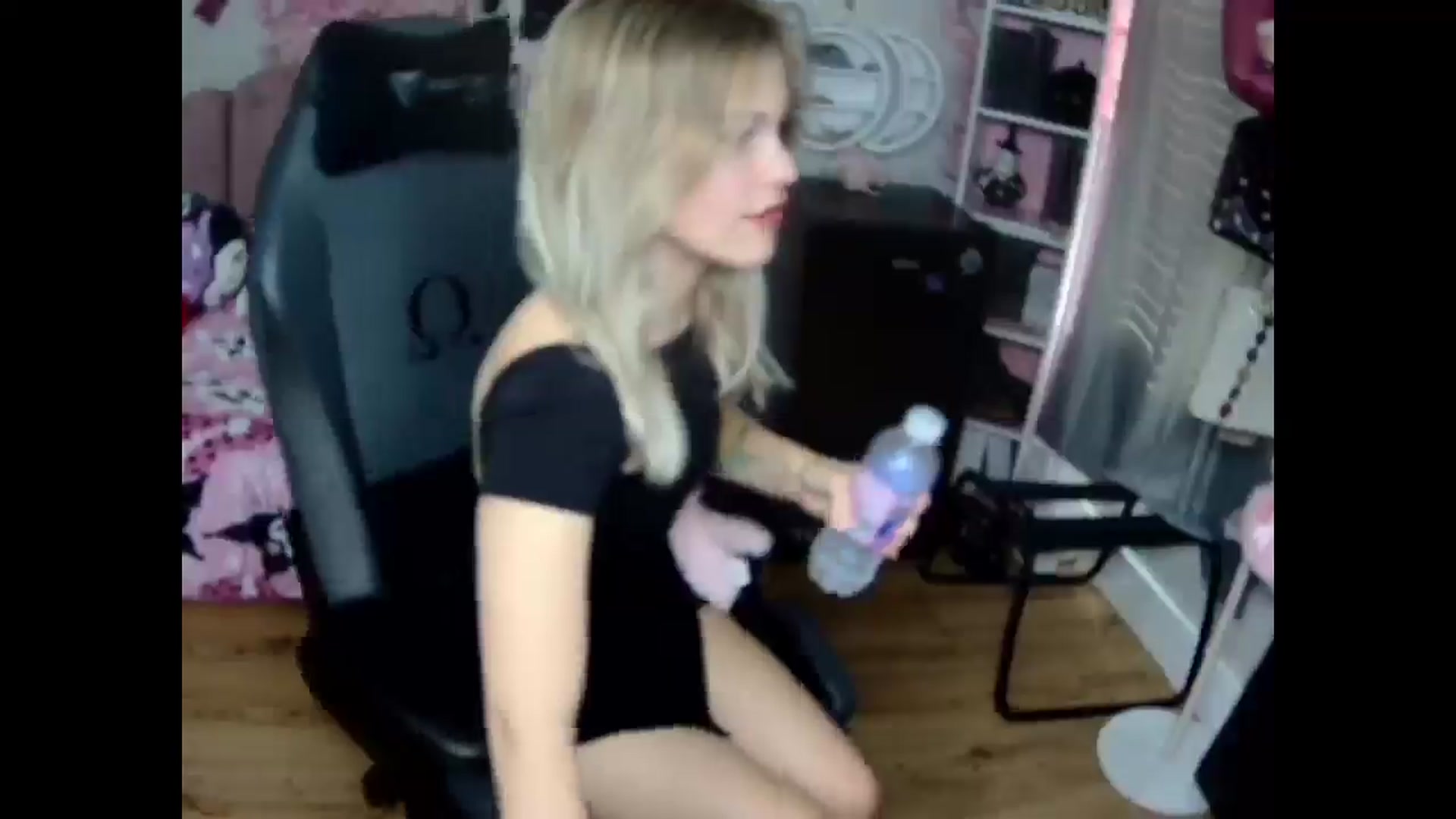 Gallery image thumbnail from Lil__Bunny's myfreecams stream on, 11/30/2024, 17:02 image 5 of 20