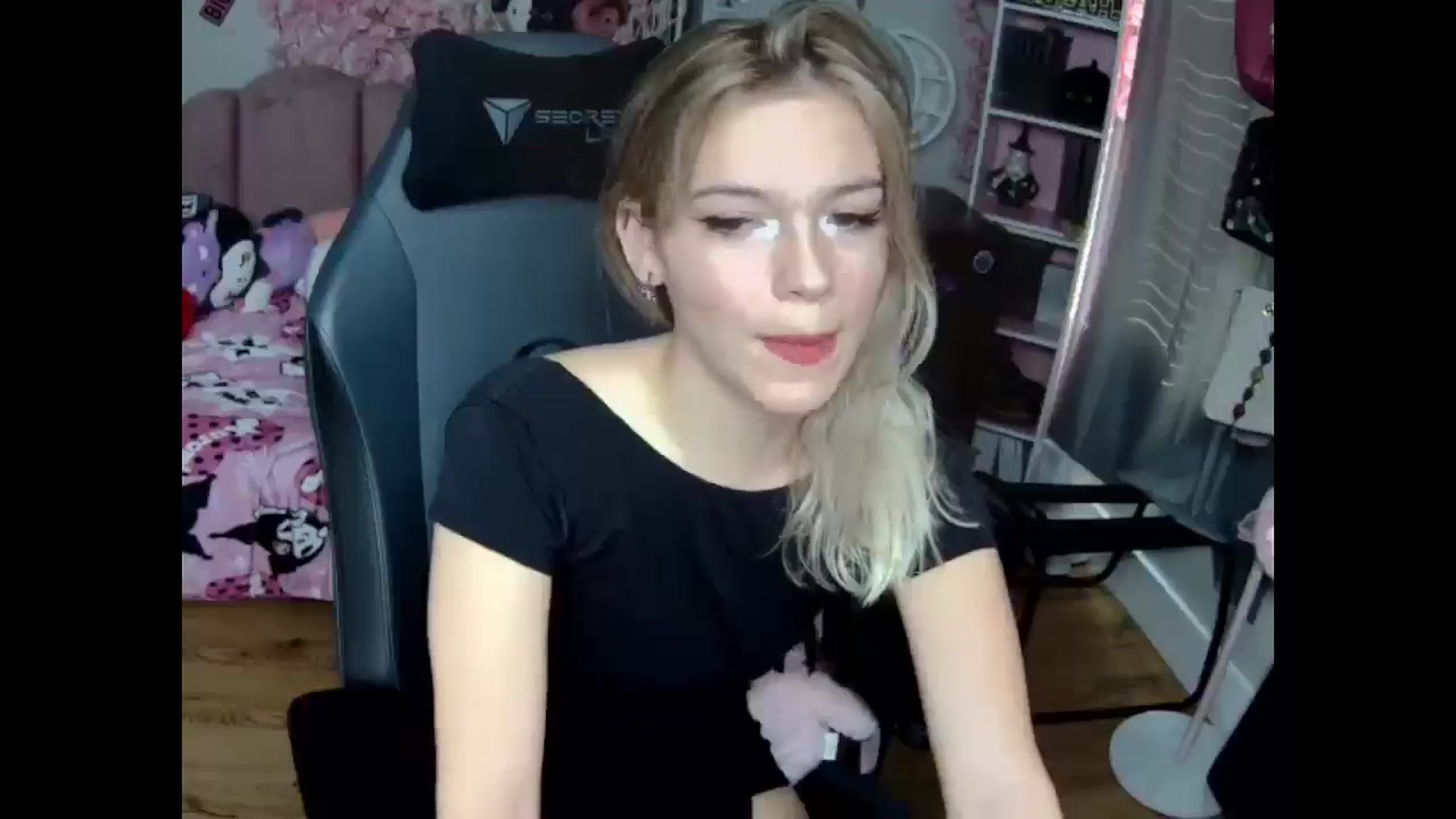 Gallery image thumbnail from Lil__Bunny's myfreecams stream on, 11/30/2024, 17:02 image 2 of 20