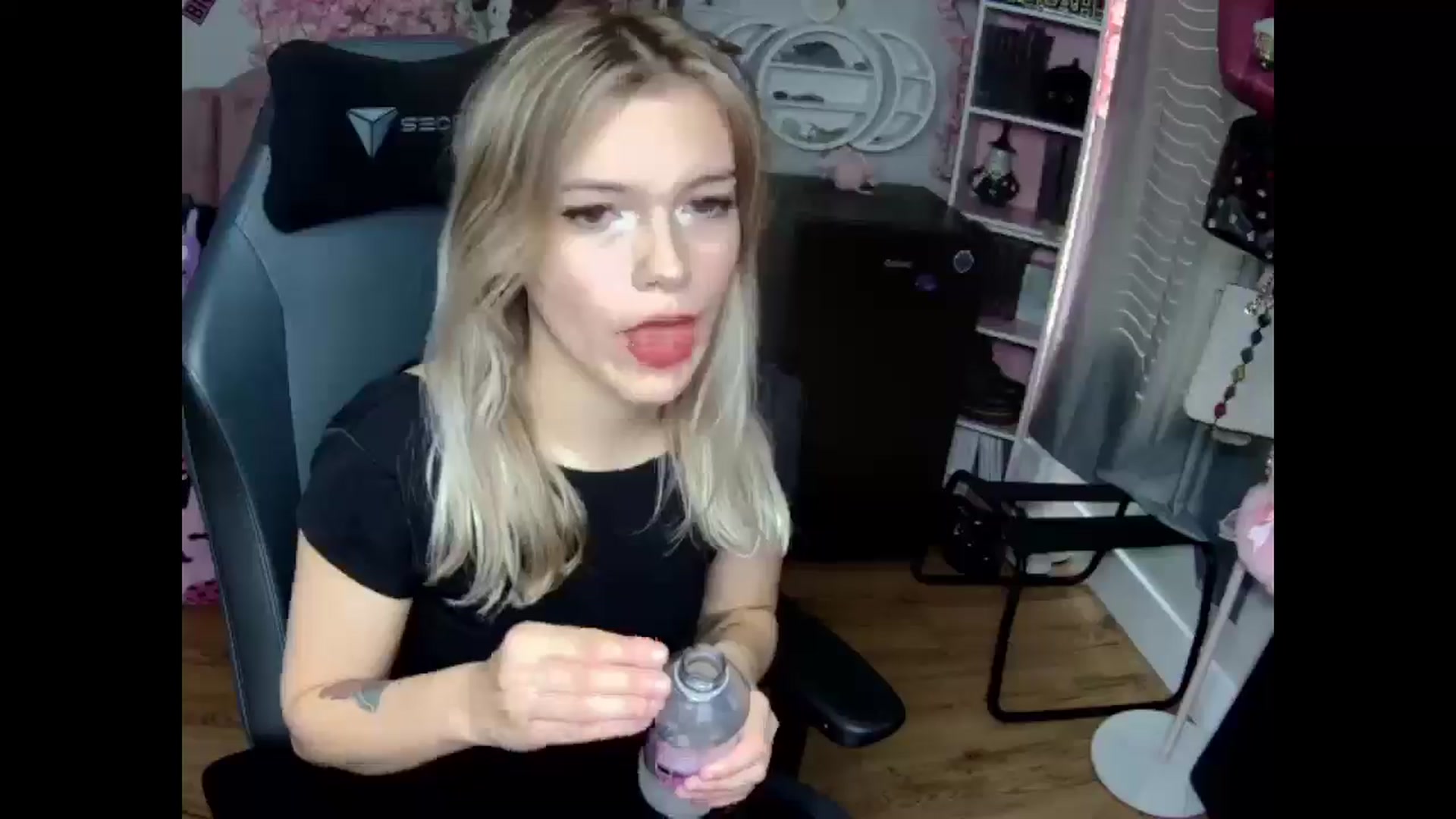 Gallery image thumbnail from Lil__Bunny's myfreecams stream on, 11/30/2024, 17:02 image 12 of 20